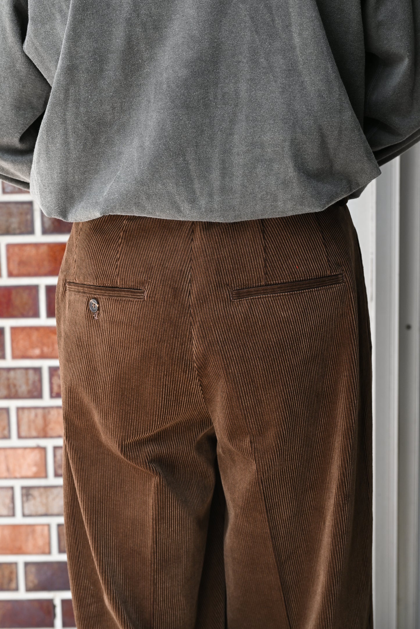 BISOWN / CORDUROY 2TUCK WIDE TROUSERS - BROWN