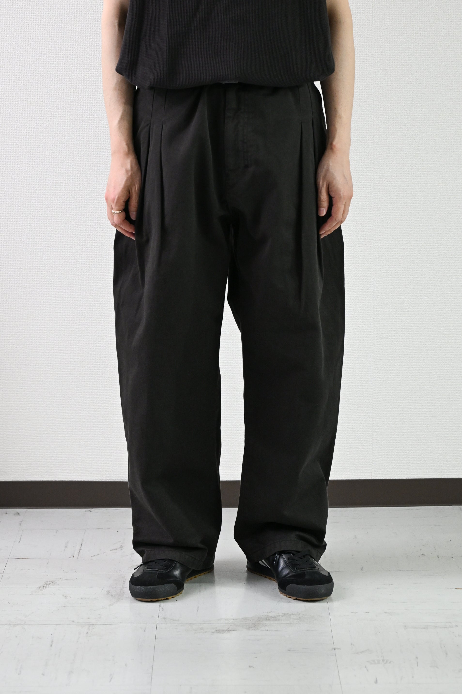 ANCELLM / CHINO SLACKS -BLACK – and father