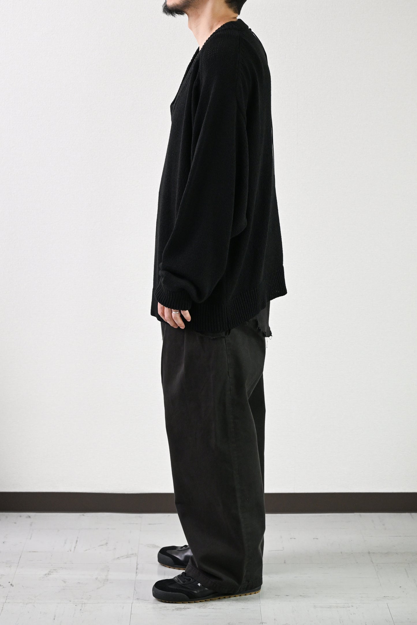 ANCELLM / UV NECK KNIT -BLACK