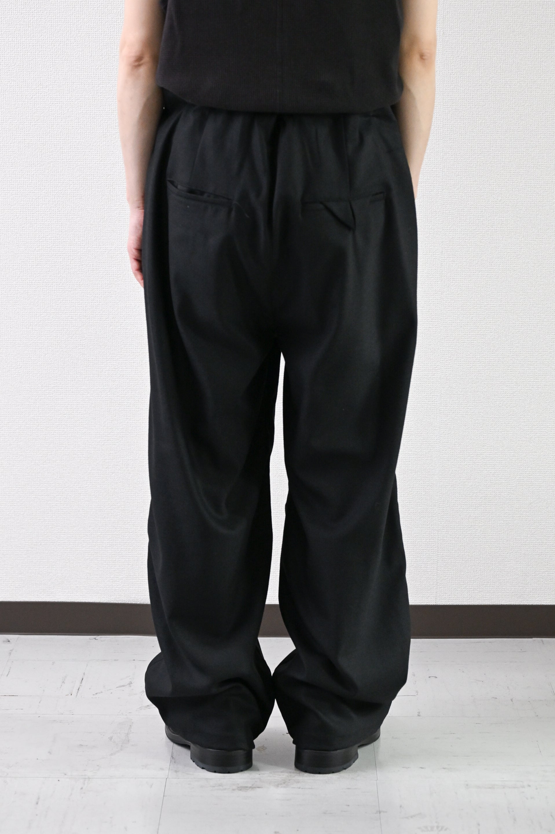 あANCELLM BACKSATIN BELTLESS SLACKS(2) ANCELLM / WOOL SATIN BELT-LESS SLACKS -BLACK – and father