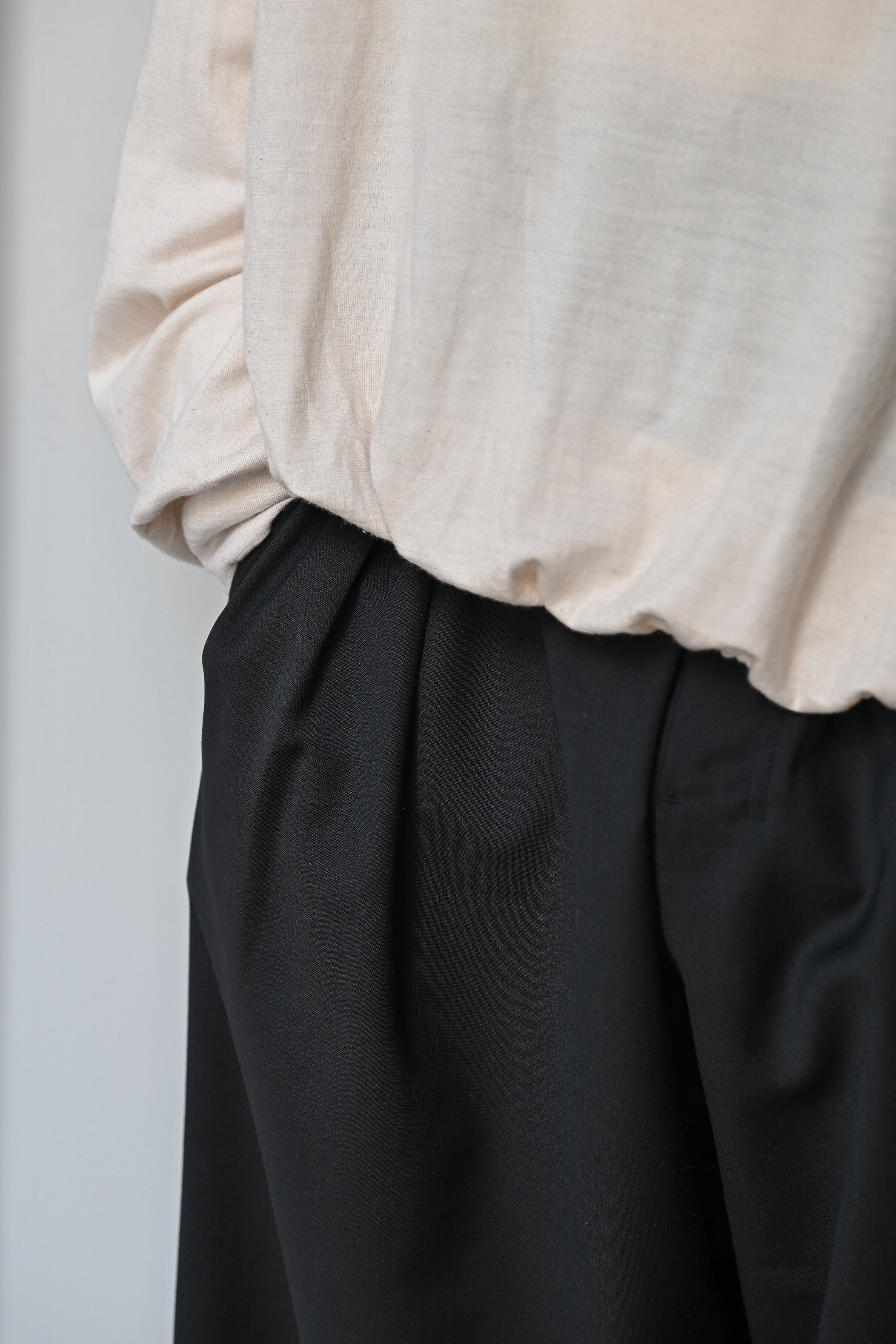 ANCELLM / BELTED WOOL SLACKS -BLACK – and father
