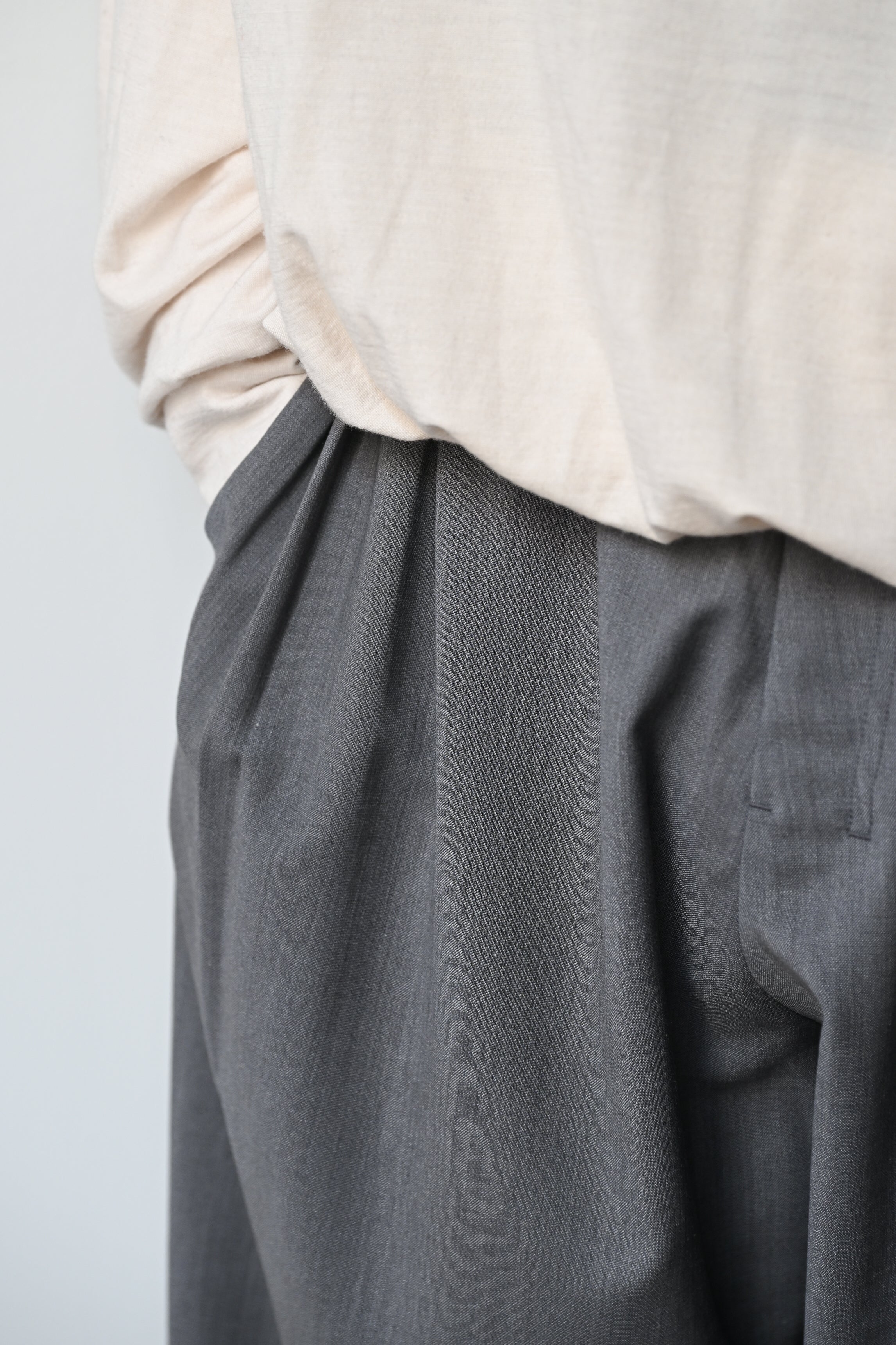 ANCELLM / BELTED WOOL SLACKS -GRAY – and father