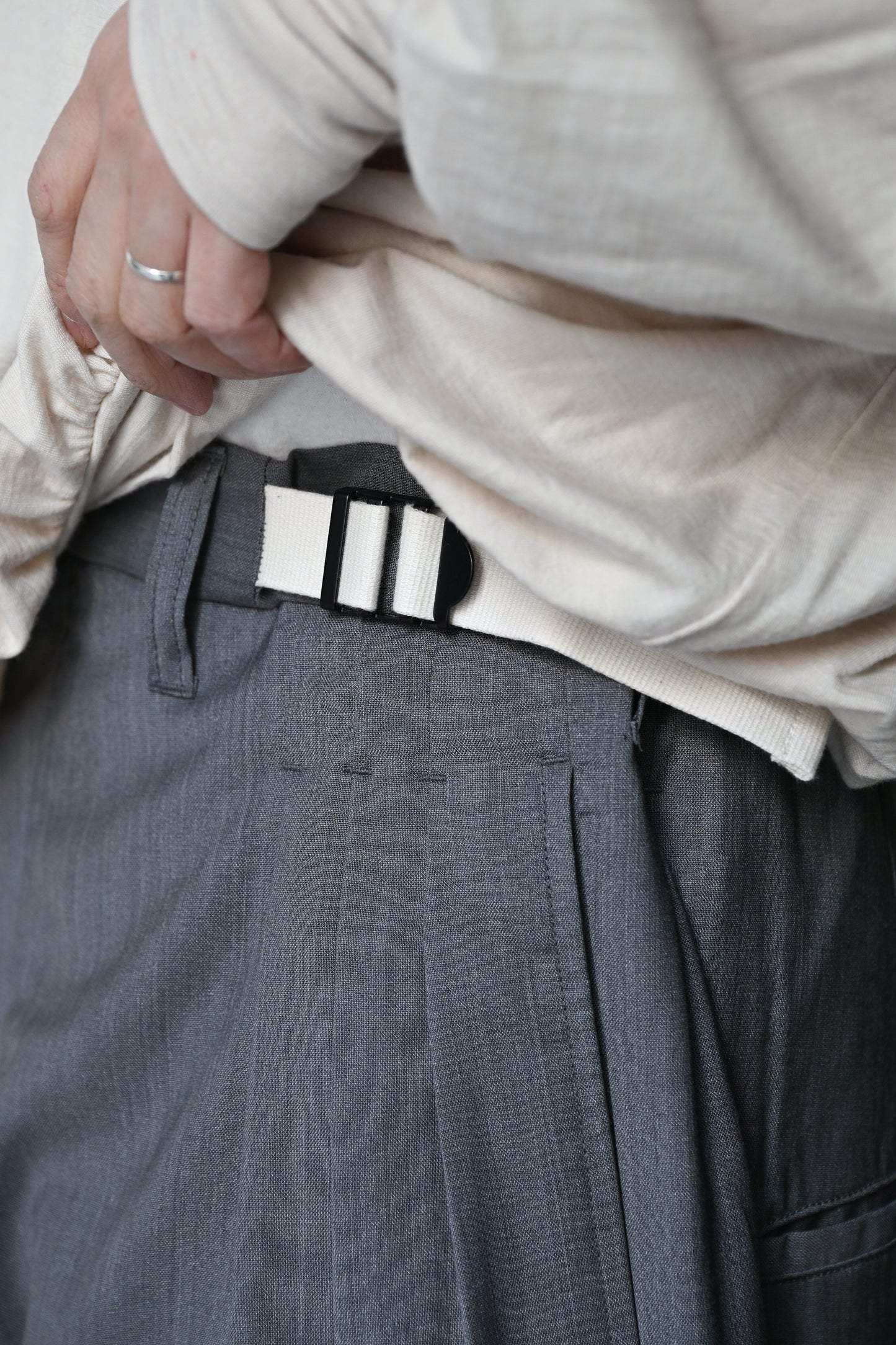 ANCELLM / BELTED WOOL SLACKS -GRAY