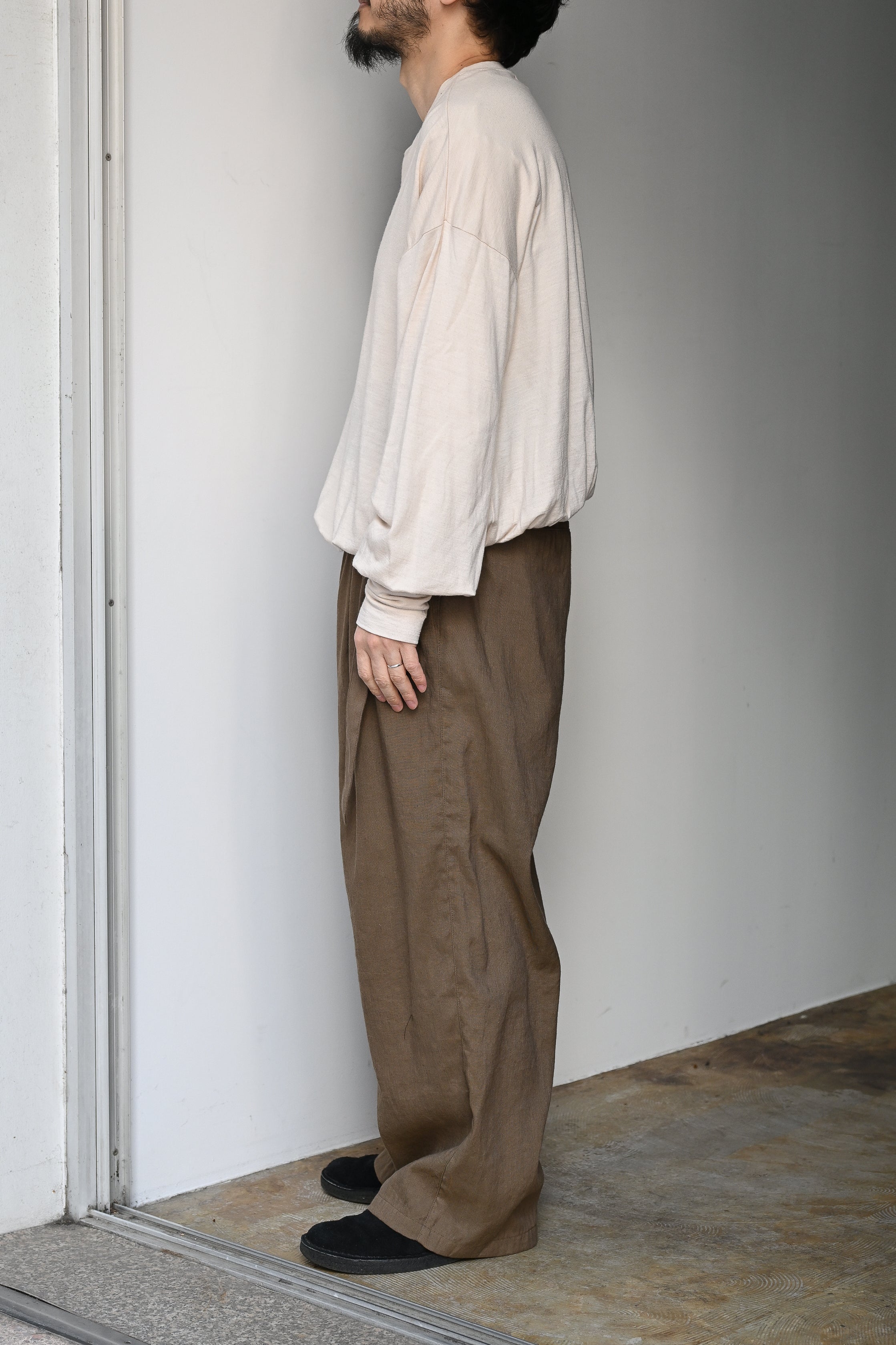 ANCELLM / LINEN POPLIN BELT-LESS SLACKS -BROWN – and father