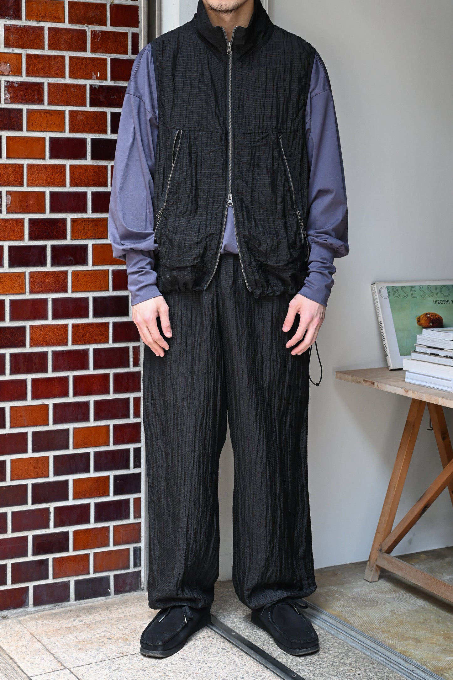 barbell object / uneven vest -BLACK