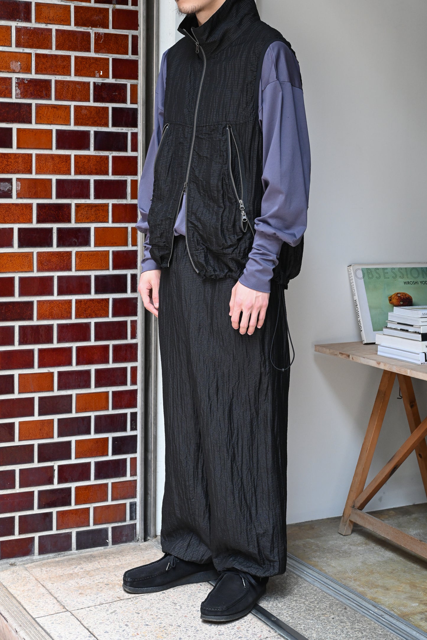 barbell object / uneven vest -BLACK