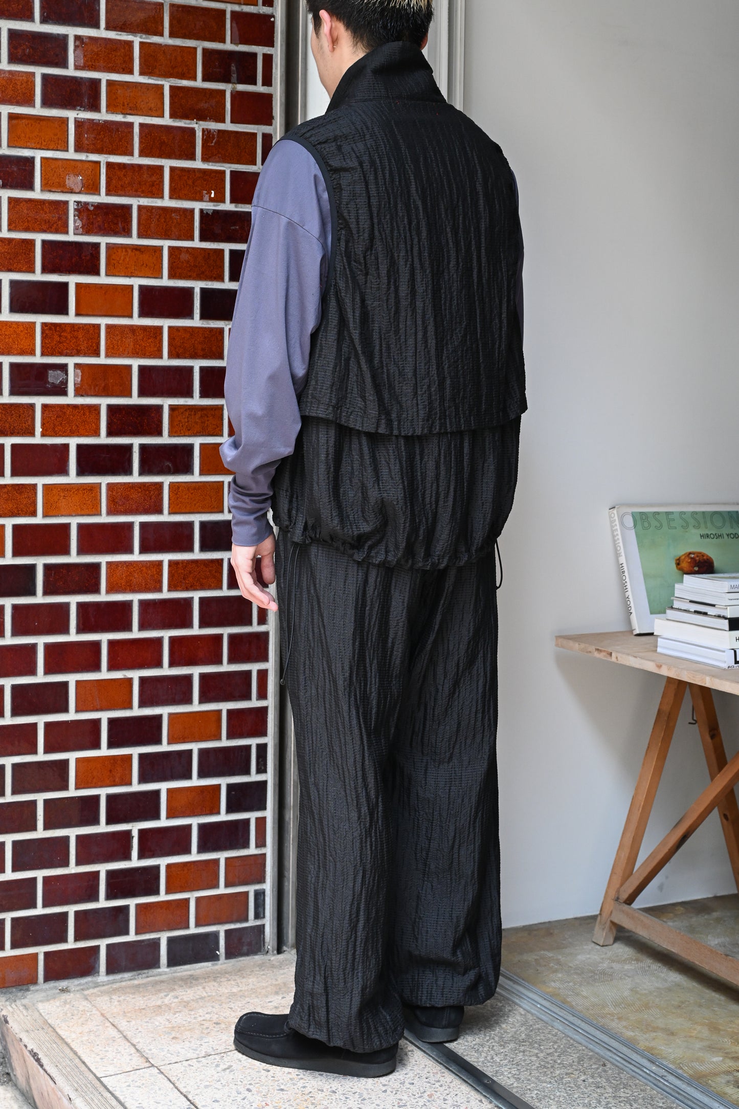 barbell object / uneven vest -BLACK