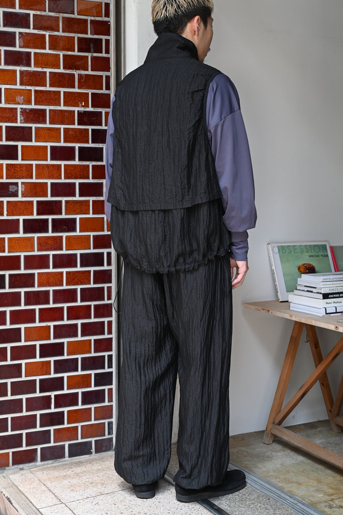 barbell object / uneven vest -BLACK