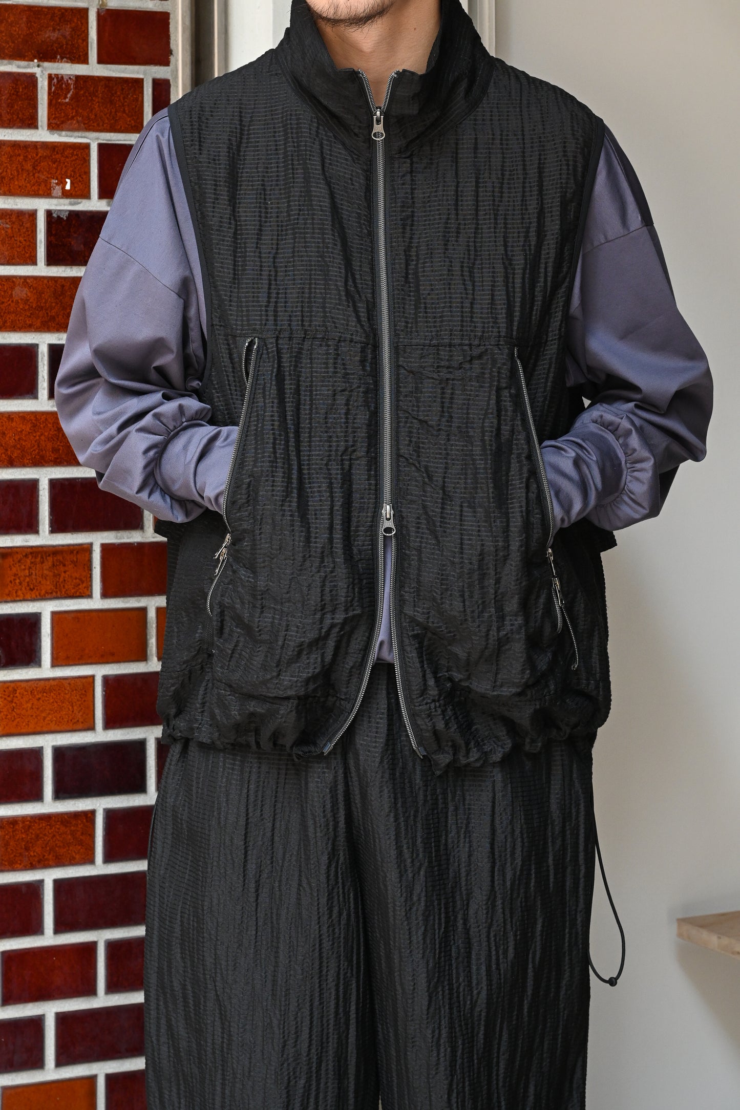 barbell object / uneven vest -BLACK