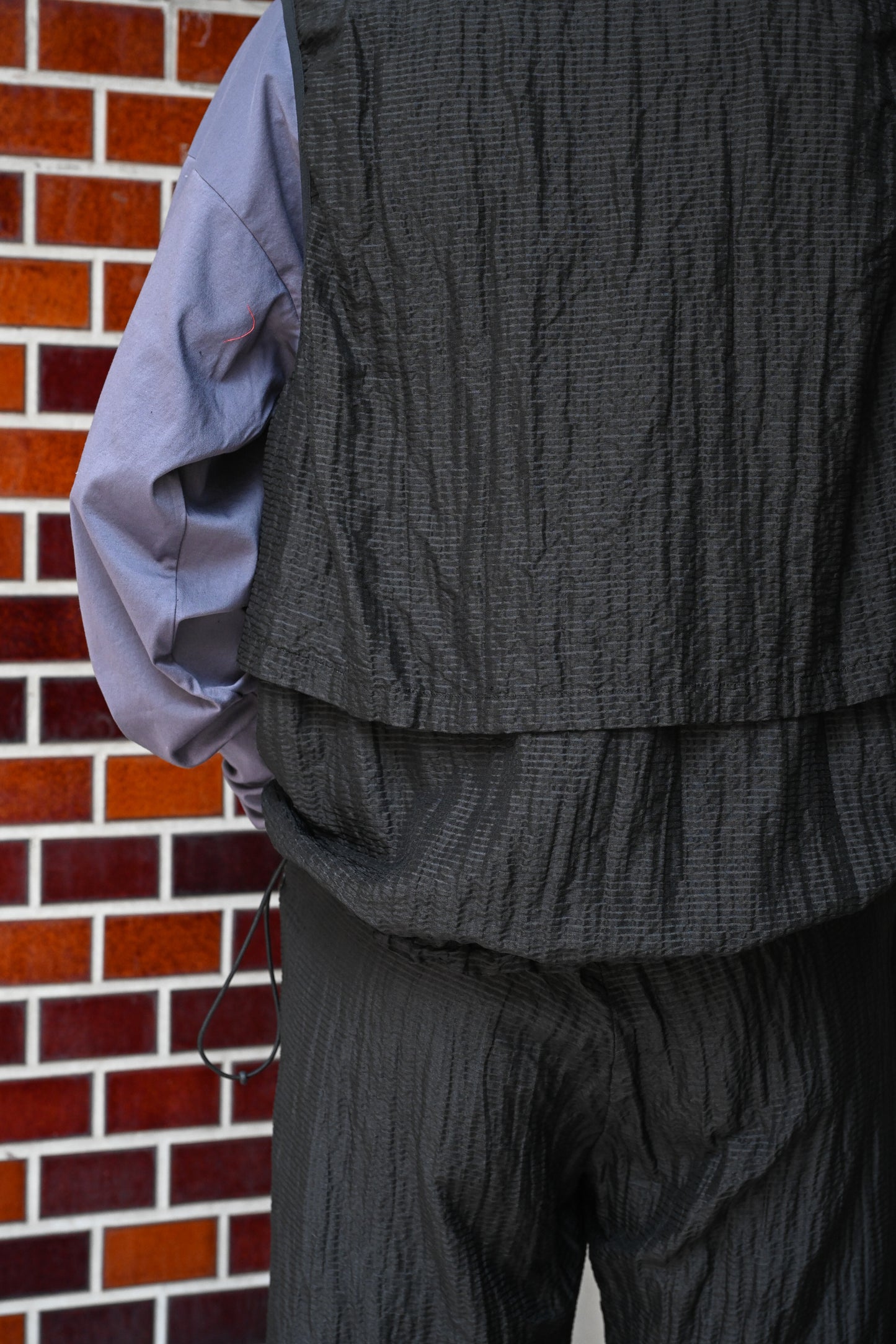 barbell object / uneven vest -BLACK