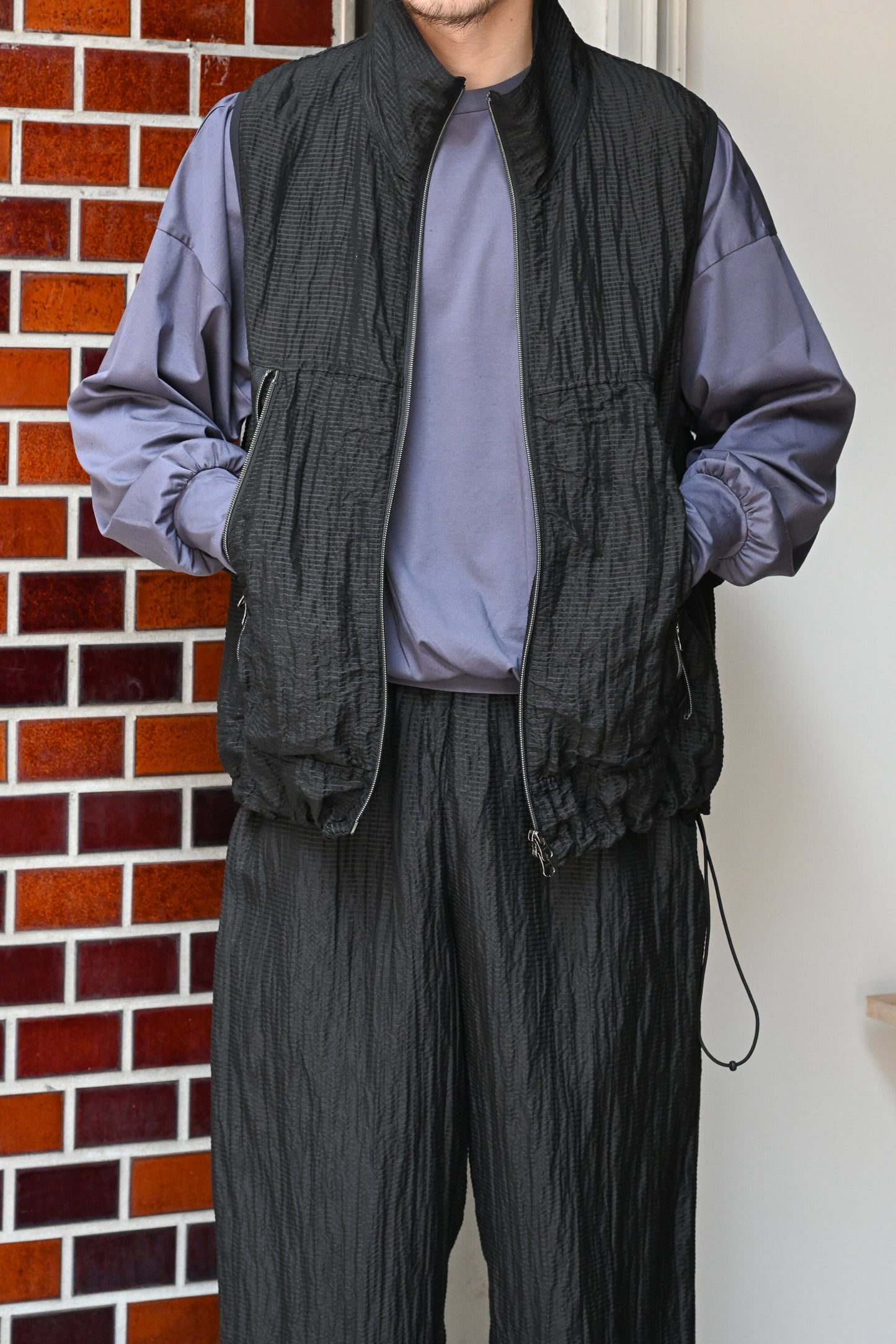 barbell object / uneven vest -BLACK