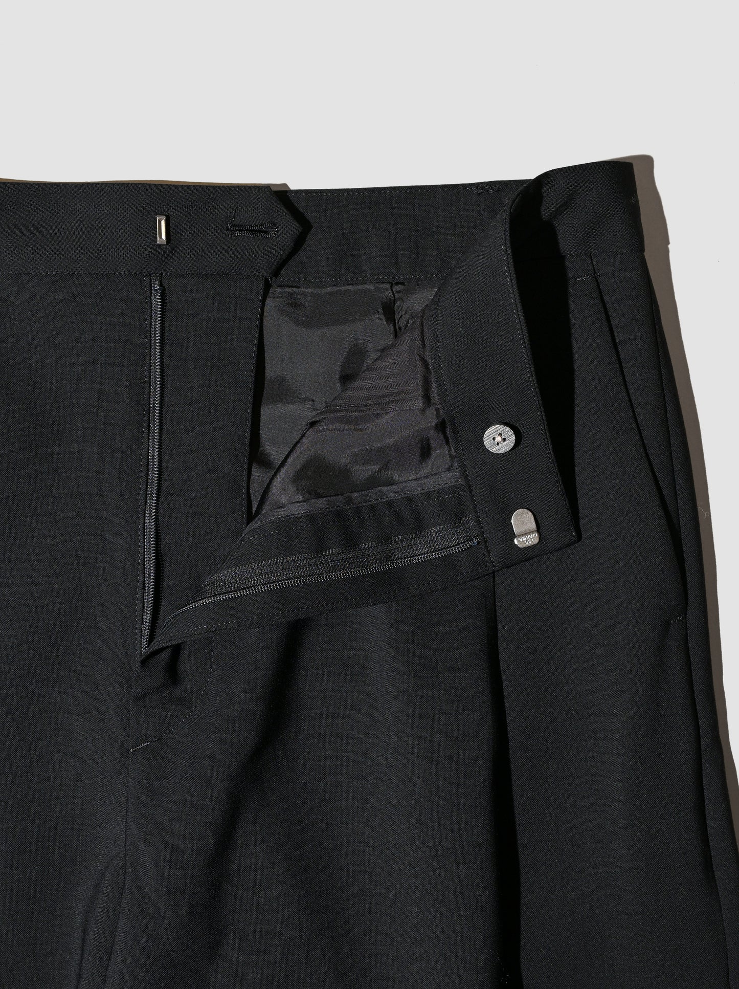 BISOWN / Suoer120's WO PLEATS TUCK SLACKS / MENS -BLACK