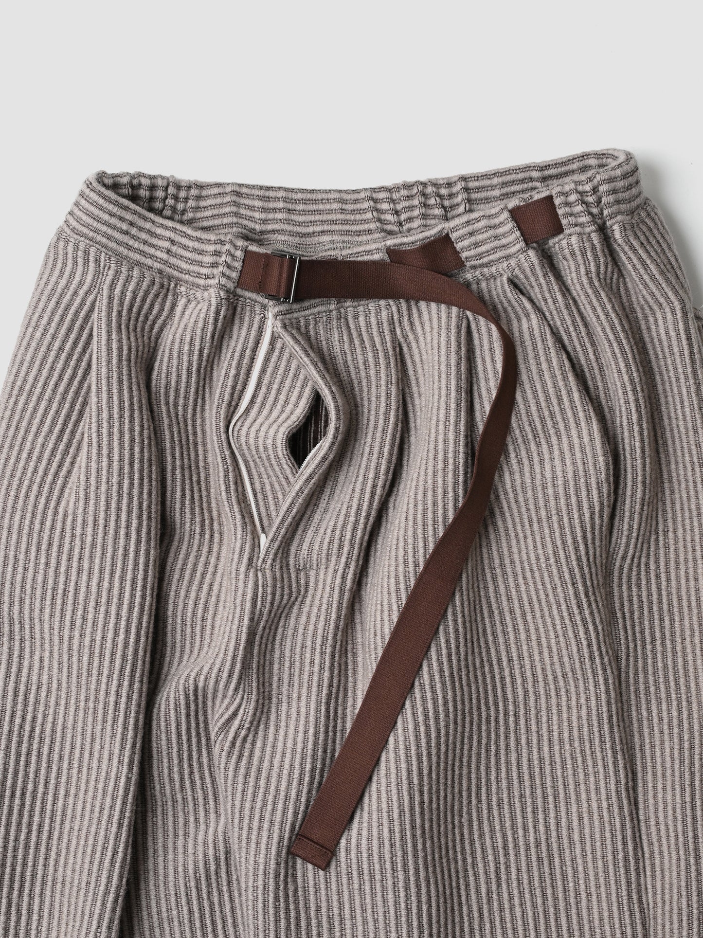 ANCELLM / WOOLCORD BELTLESS SLACKS -SAND