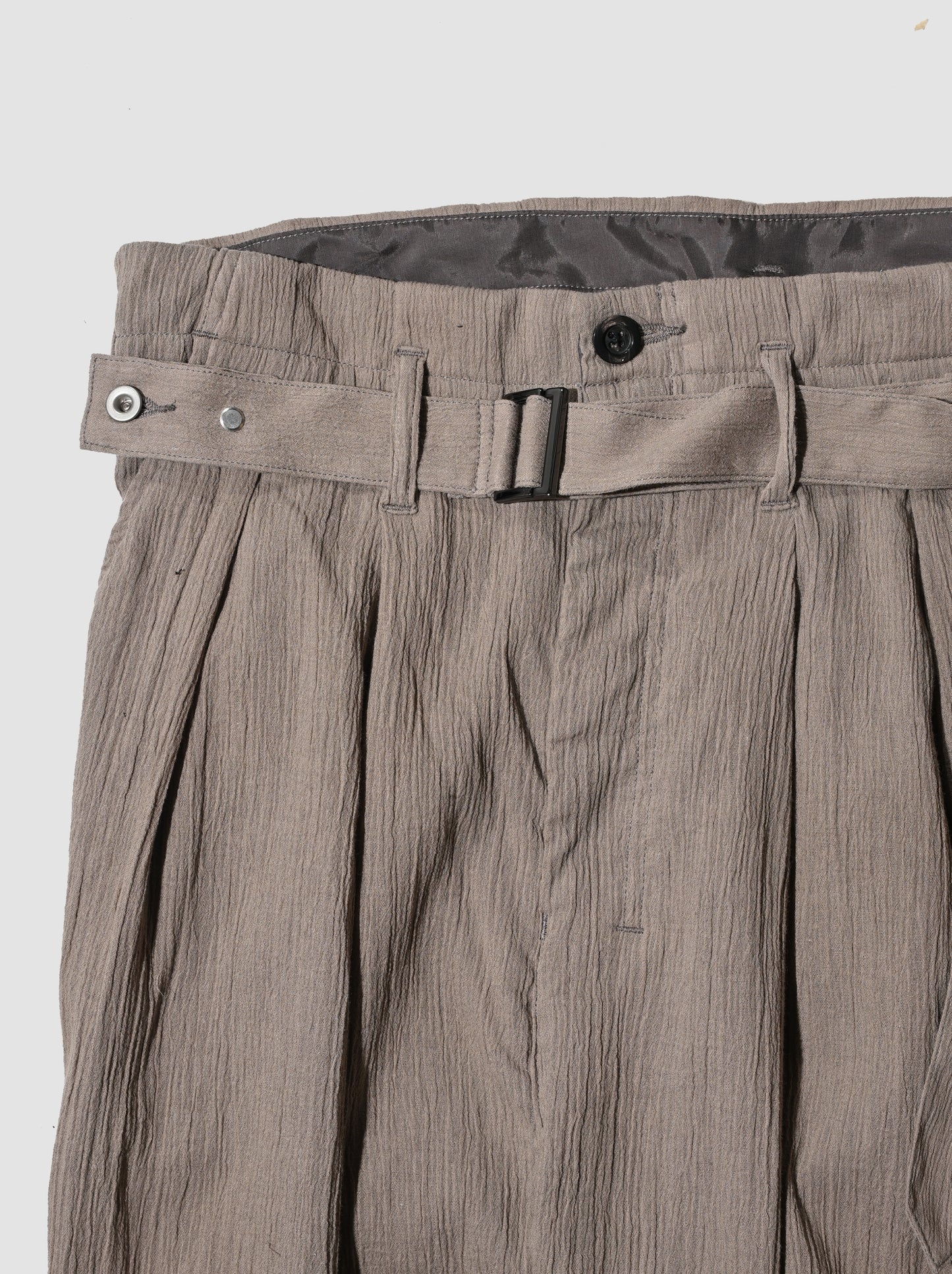ANCELLM / BELTED CREPE TUCK SLACKS -GREIGE