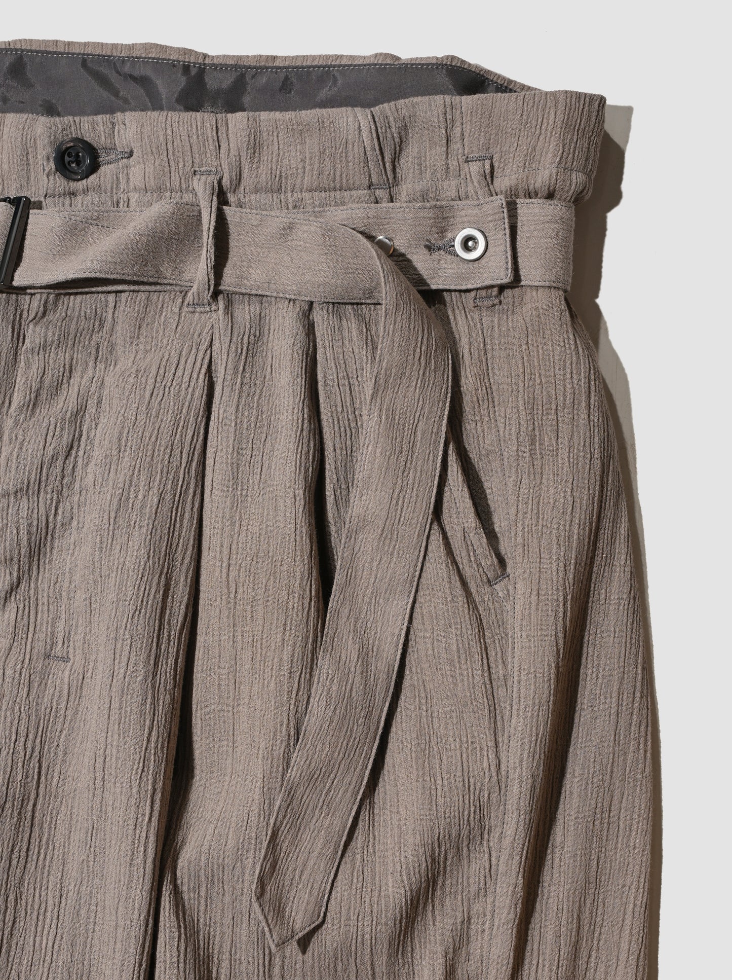 ANCELLM / BELTED CREPE TUCK SLACKS -GREIGE