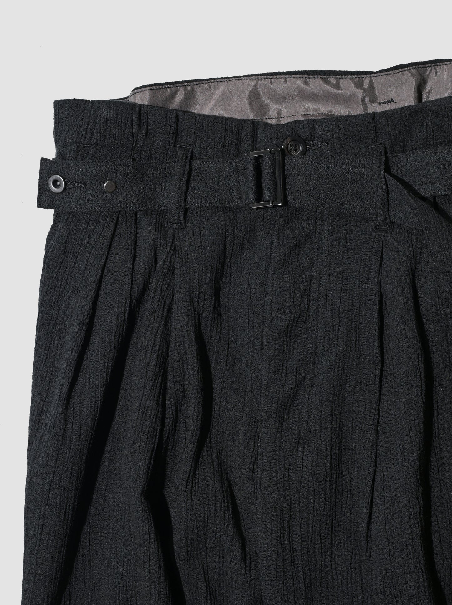 ANCELLM / BELTED CREPE TUCK SLACKS -BLACK