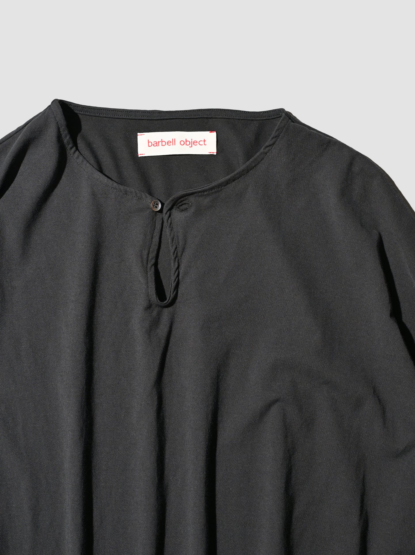 barbell object / hh top -CHACOAL