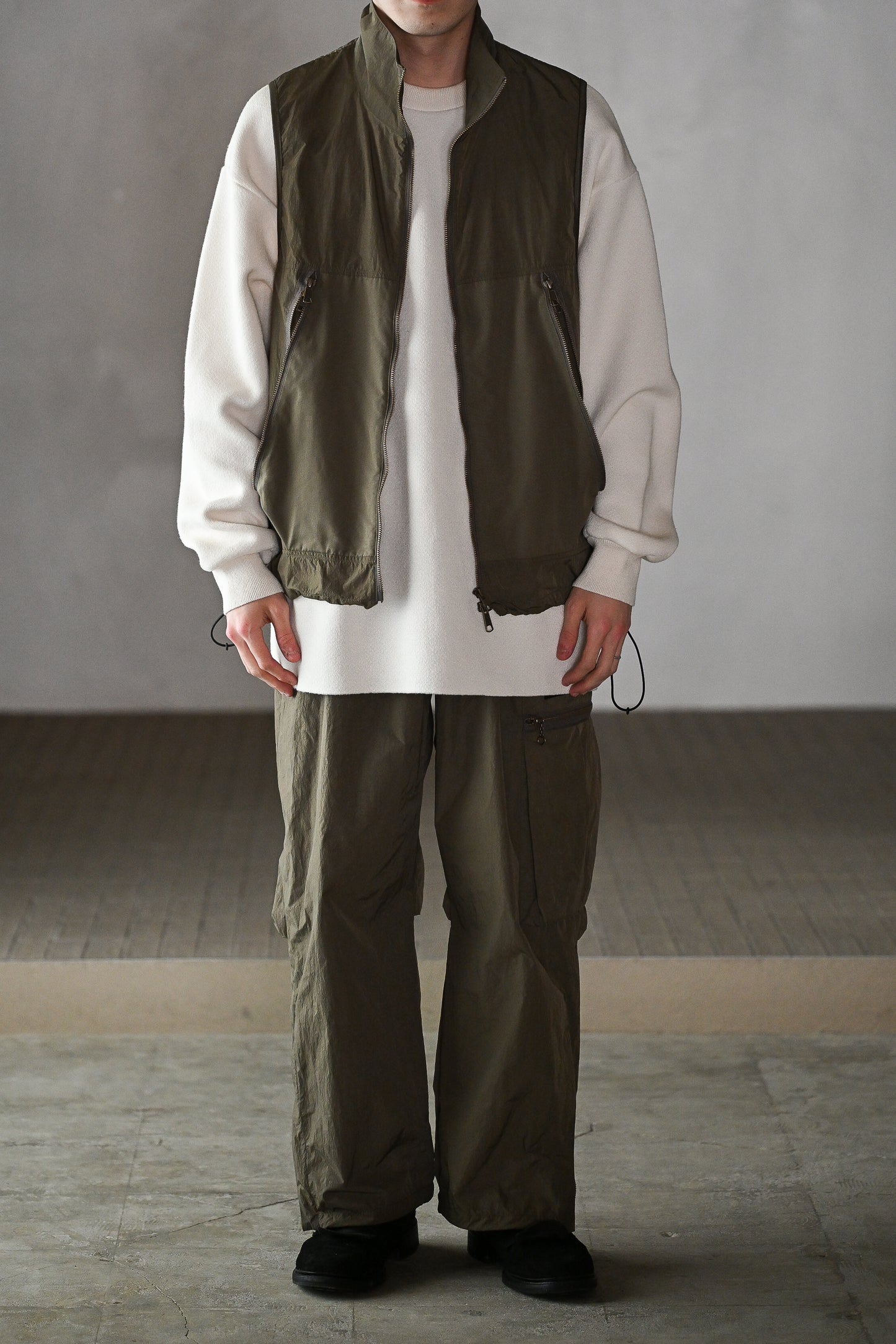 barbell object / un vest -KHAKI