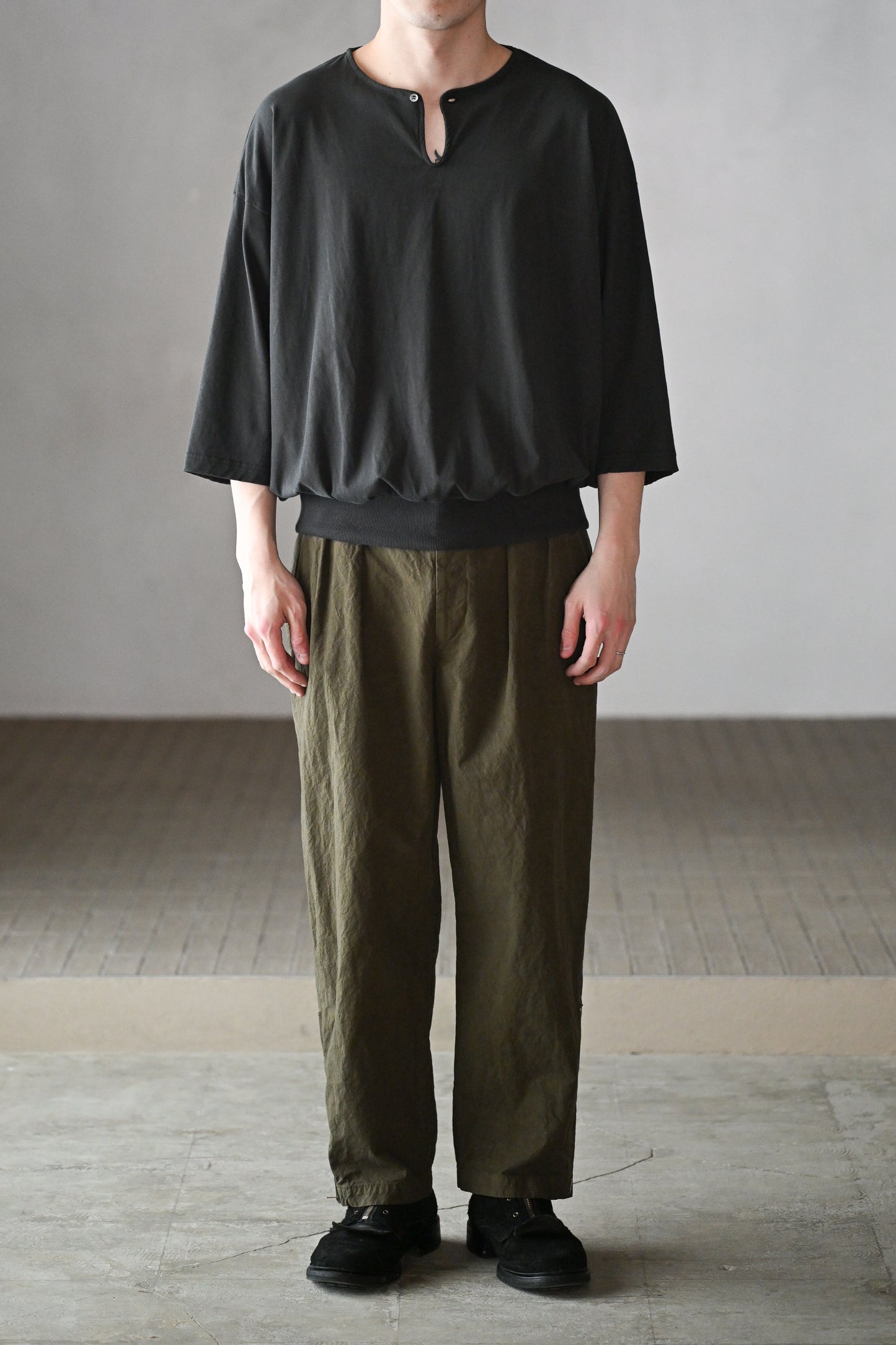 barbell object / hh top -CHACOAL