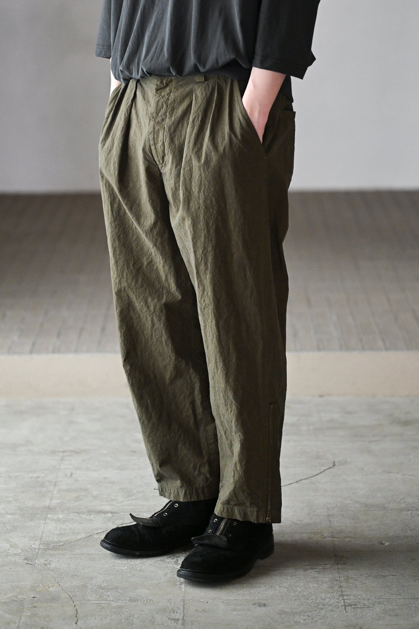 barbell object / zipper pt -KHAKI