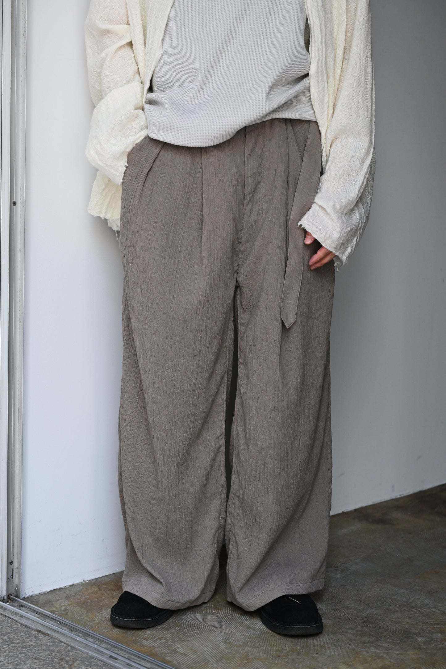 ANCELLM / BELTED CREPE TUCK SLACKS -GREIGE