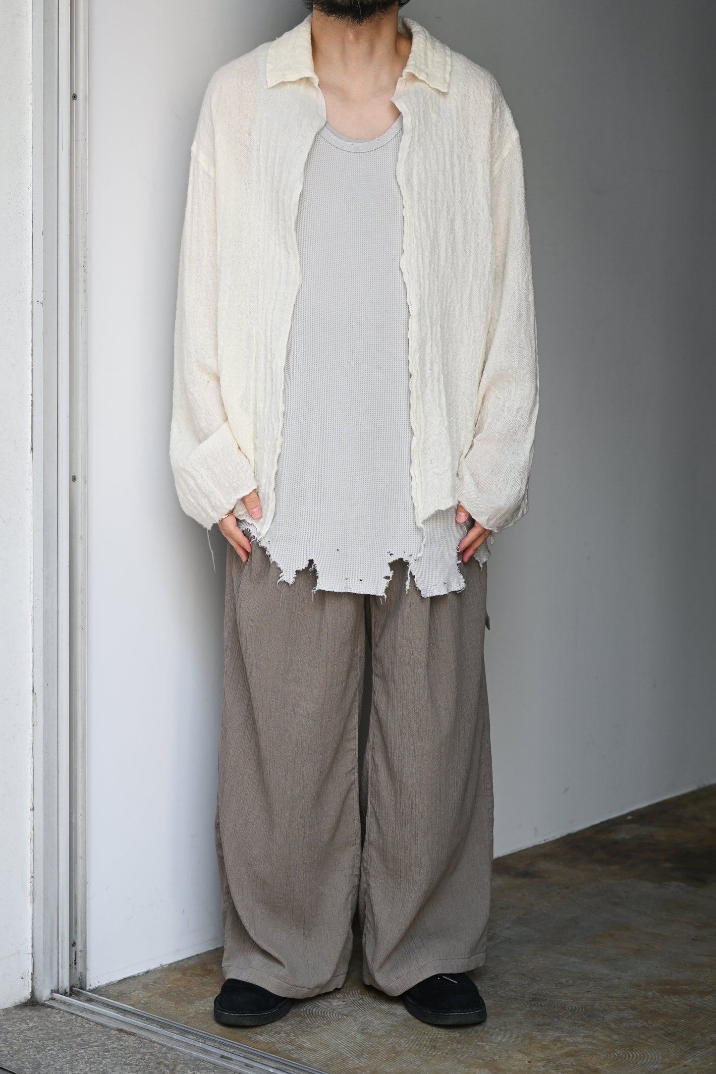 ANCELLM / BELTED CREPE TUCK SLACKS -GREIGE