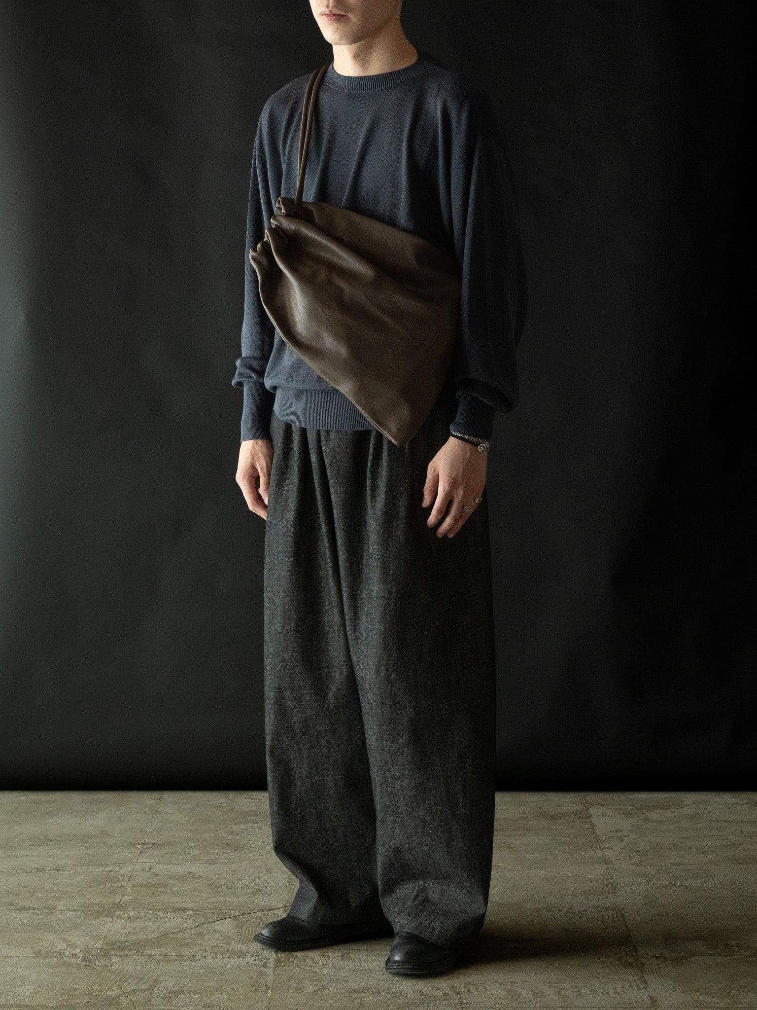 GABRIELA COLL GARMENTS / LEATHER GATHERED CROSSED BAG -DUST
