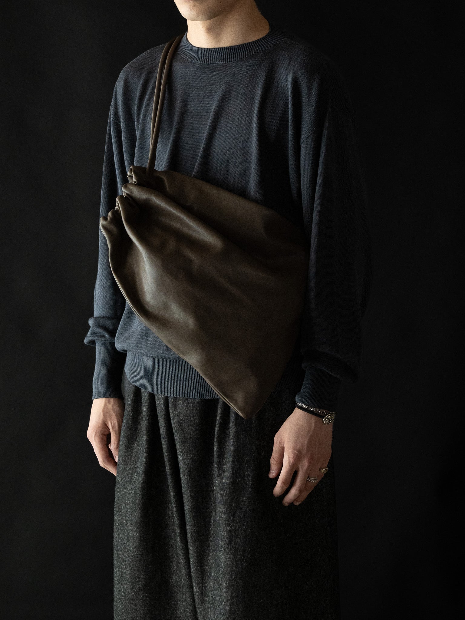 GABRIELA COLL GARMENTS / LEATHER GATHERED CROSSED BAG -DUST