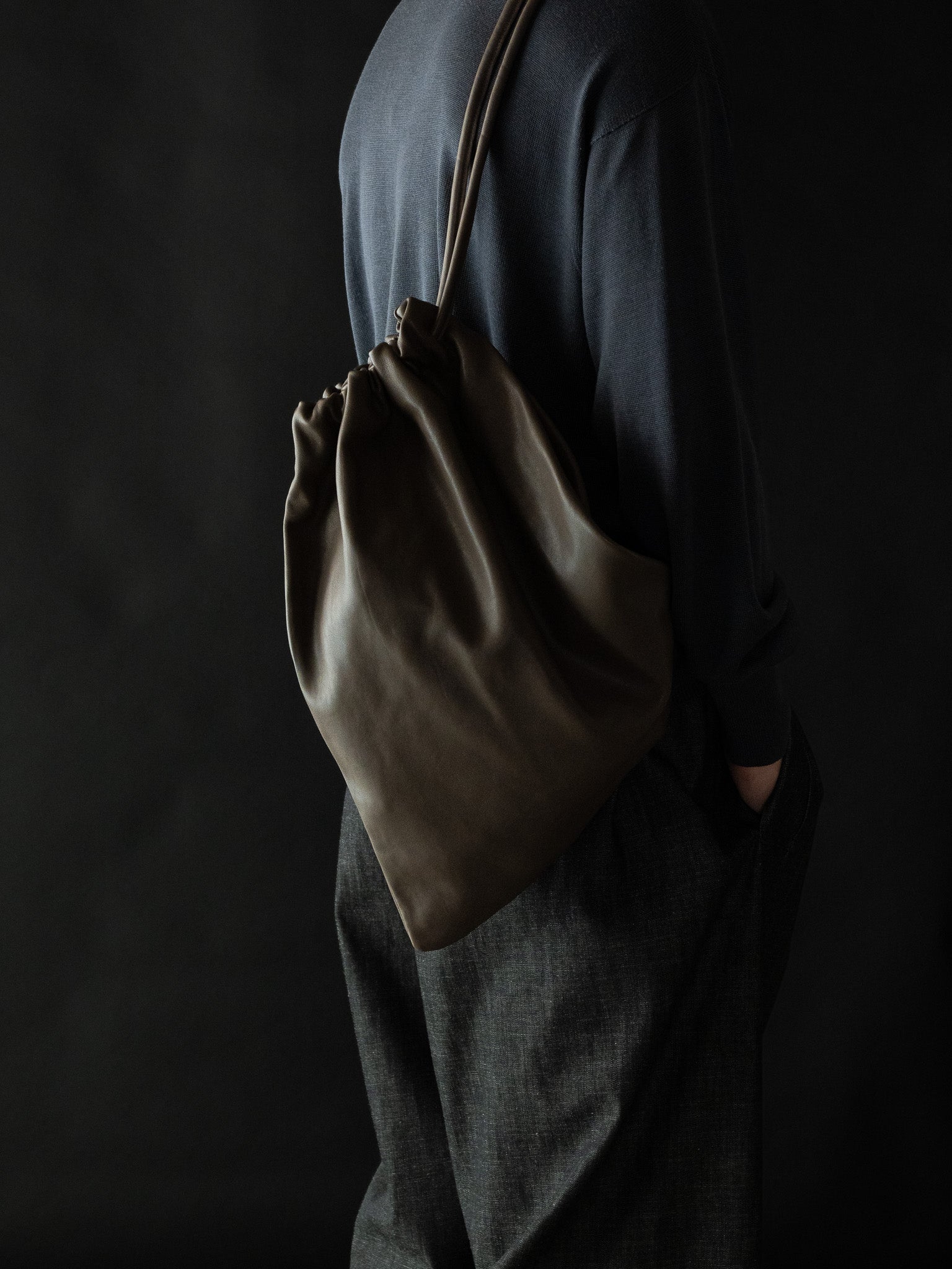 GABRIELA COLL GARMENTS / LEATHER GATHERED CROSSED BAG -DUST