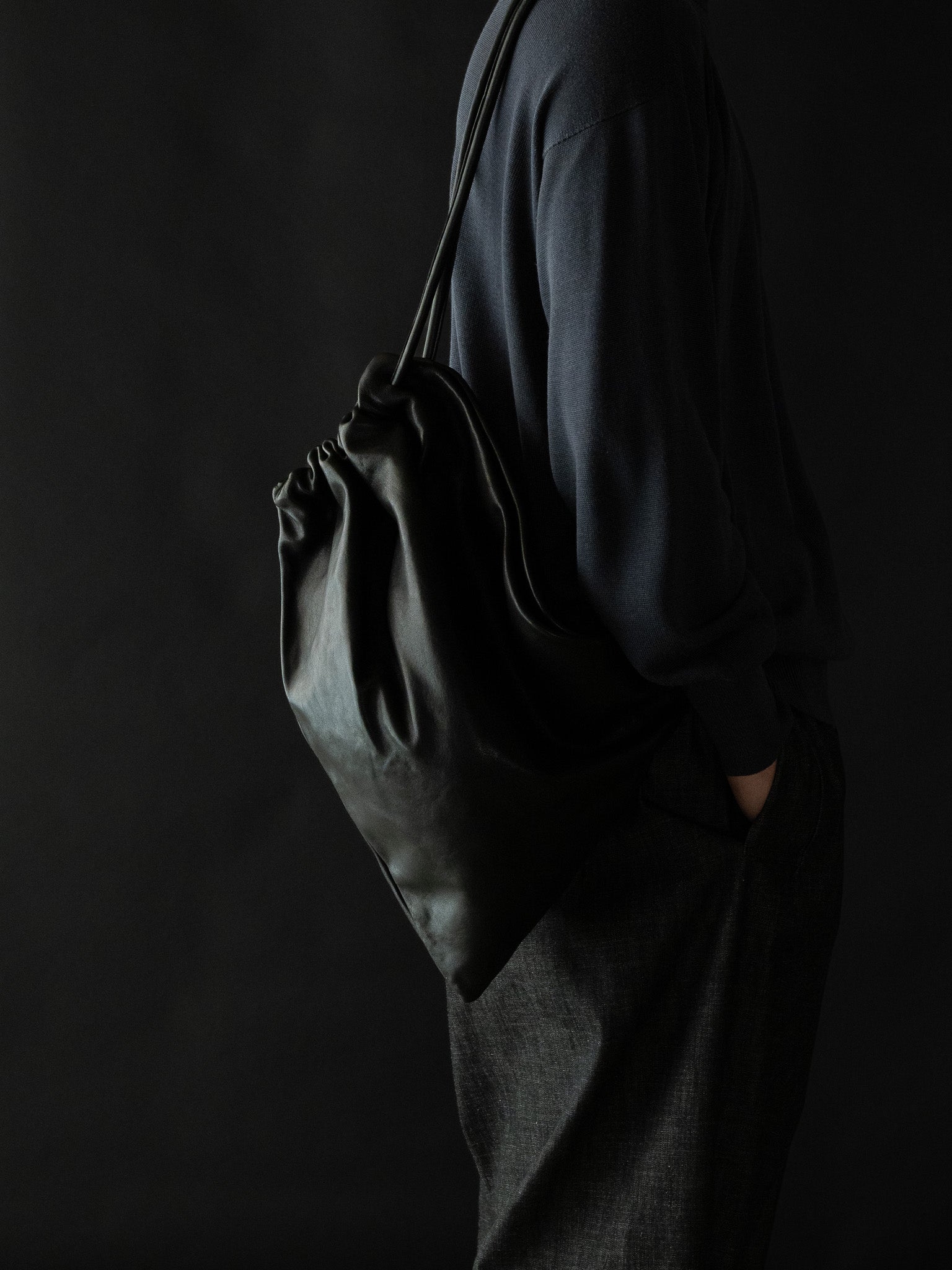 GABRIELA COLL GARMENTS / LEATHER GATHERED CROSSED BAG -BLACK