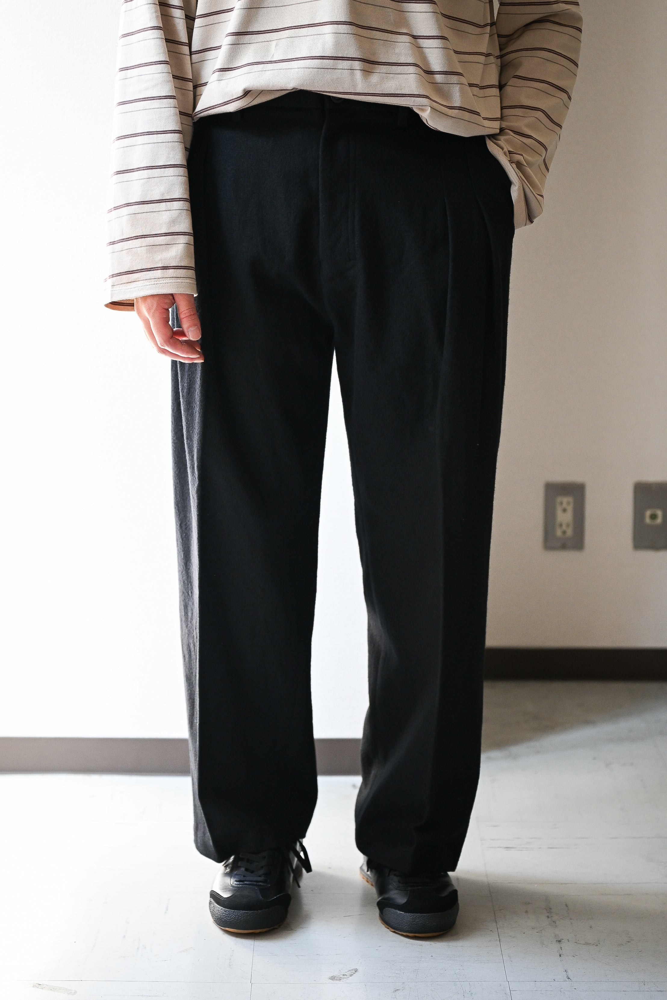 ANCELLM / WOOL SLACKS -BLACK