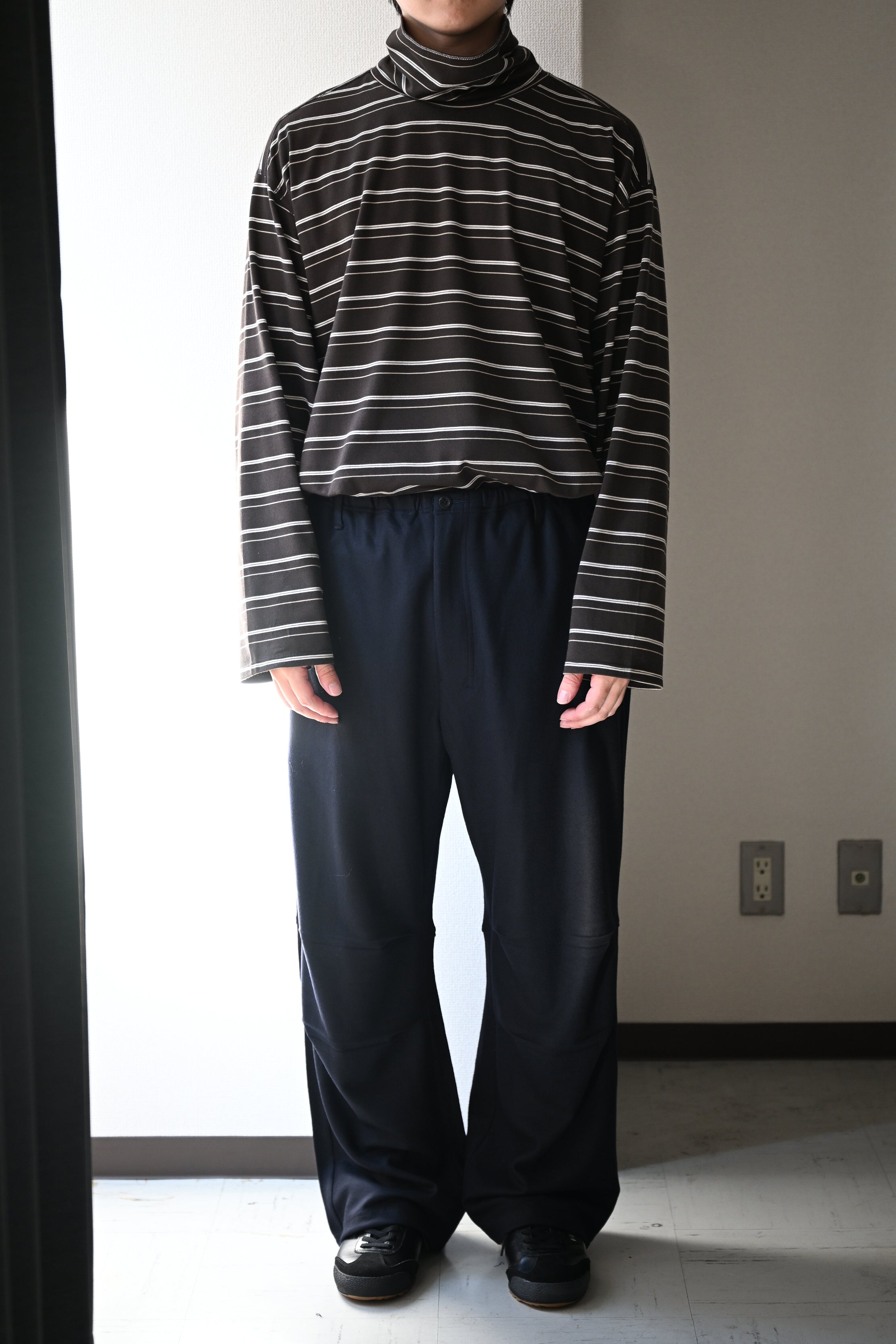 ANCELLM / WOOL CUT KNEE TUCK SLACKS -NAVY