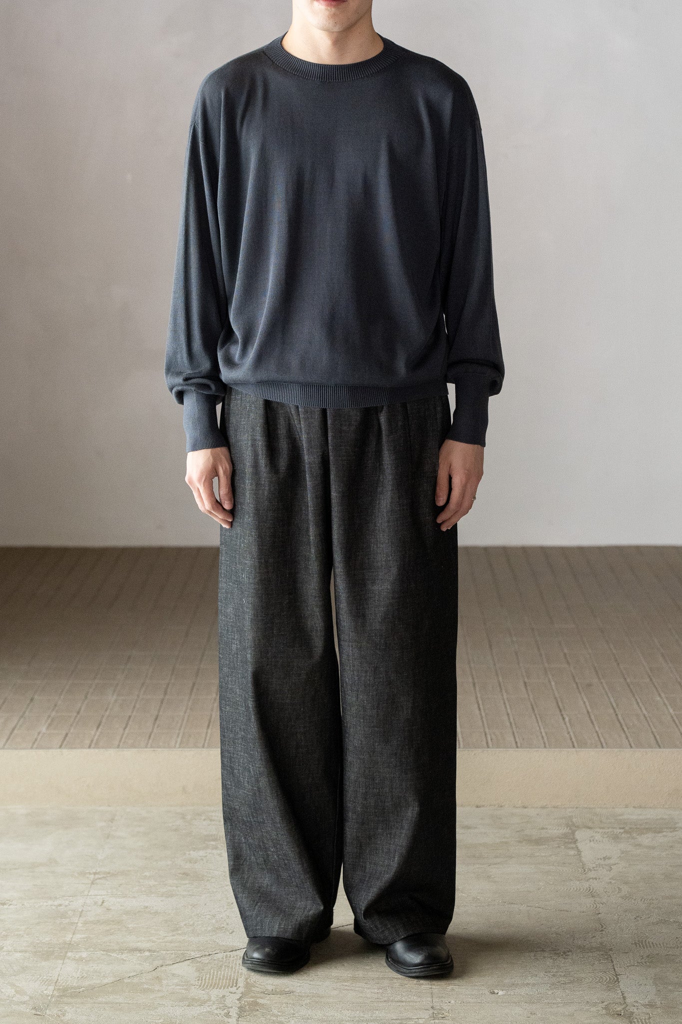 Olde H & Daughter / SILK PLAIN STITCH CREW L/S -CHARCOAL