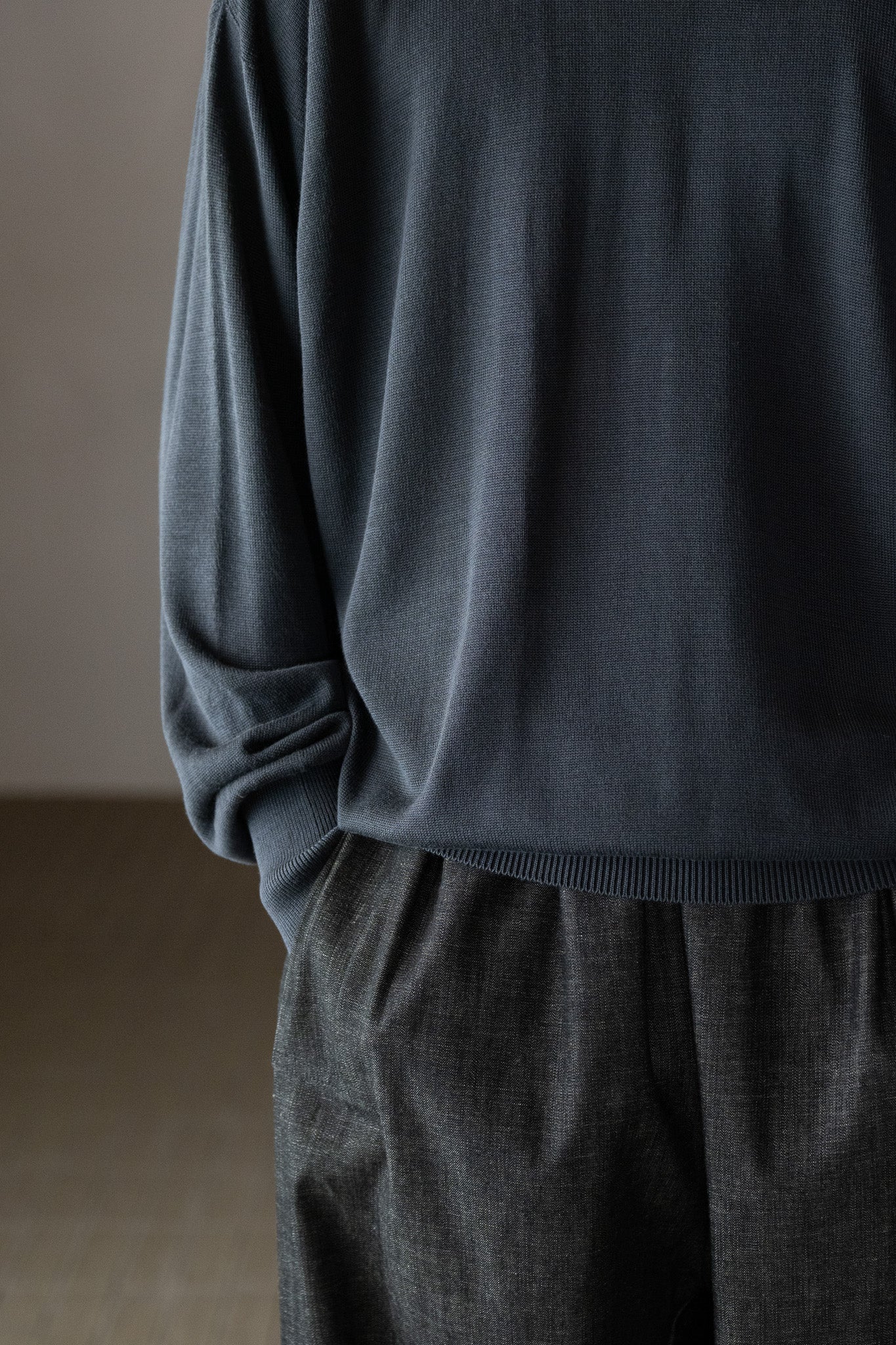 Olde H & Daughter / SILK PLAIN STITCH CREW L/S -CHARCOAL