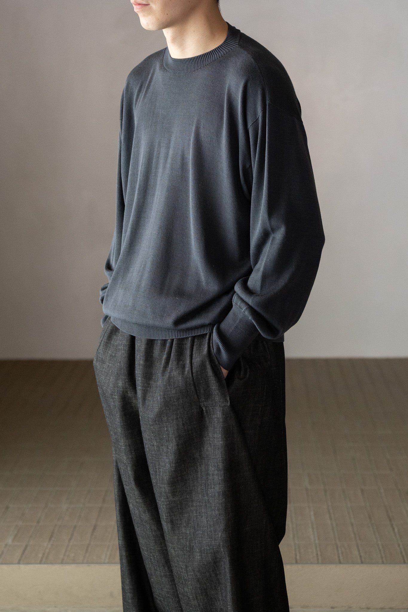 Olde H & Daughter / SILK PLAIN STITCH CREW L/S -CHARCOAL