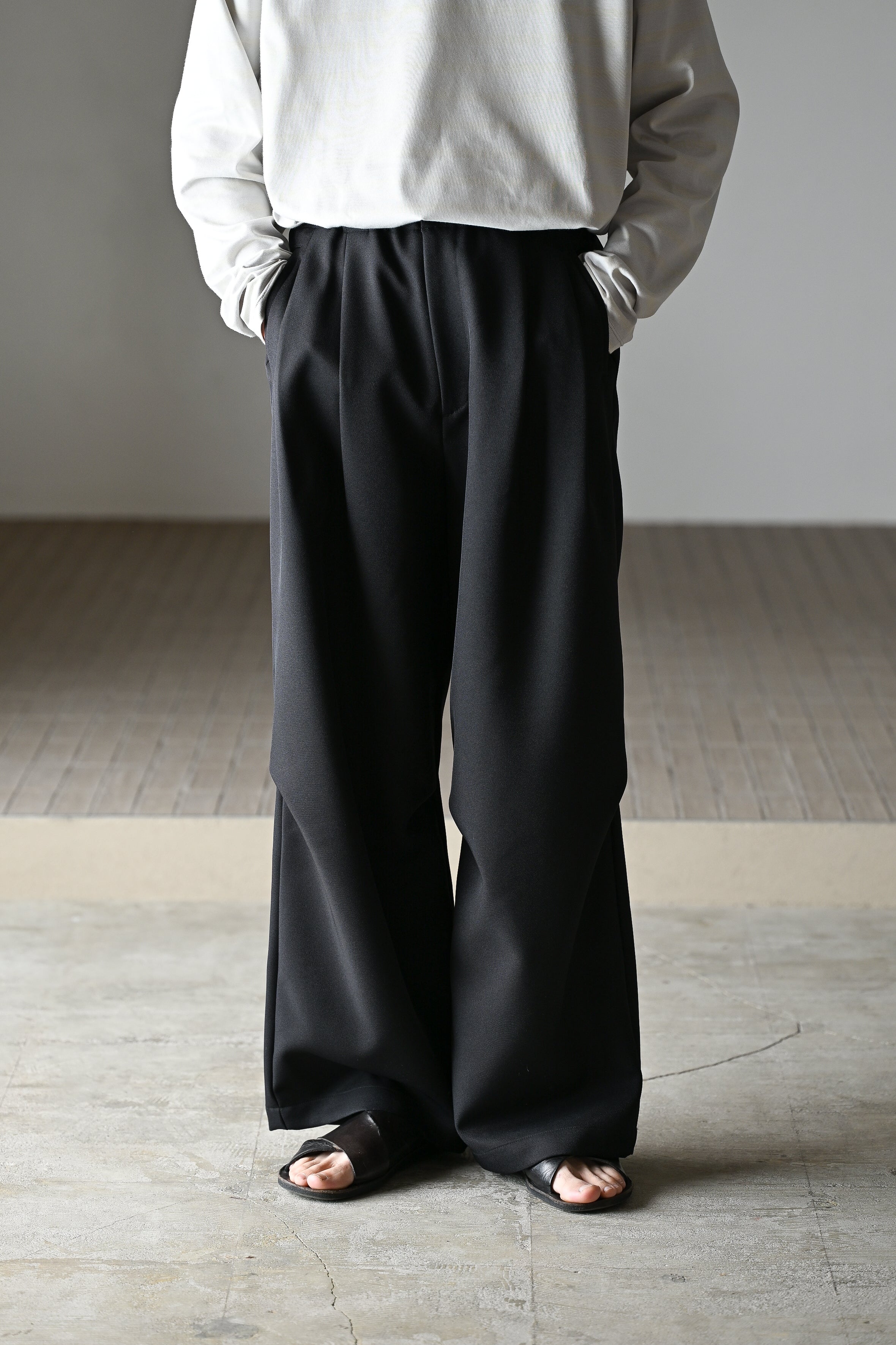 Antwort / DRAPE TUCK PANTS -BLACK