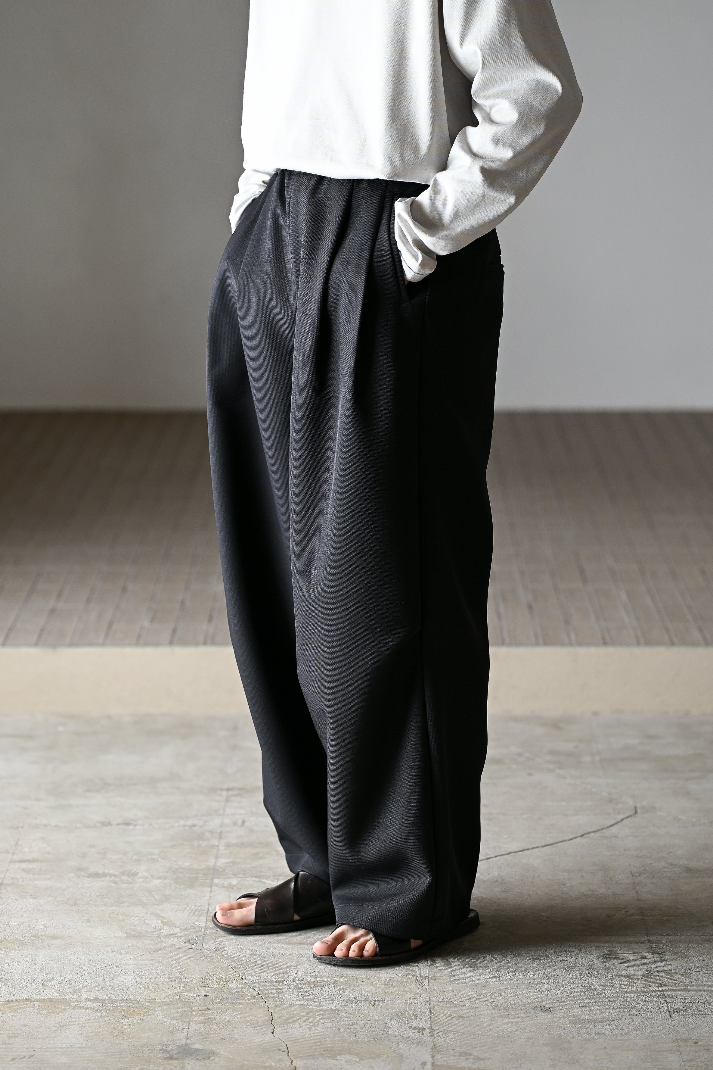 Antwort / DRAPE TUCK PANTS -BLACK