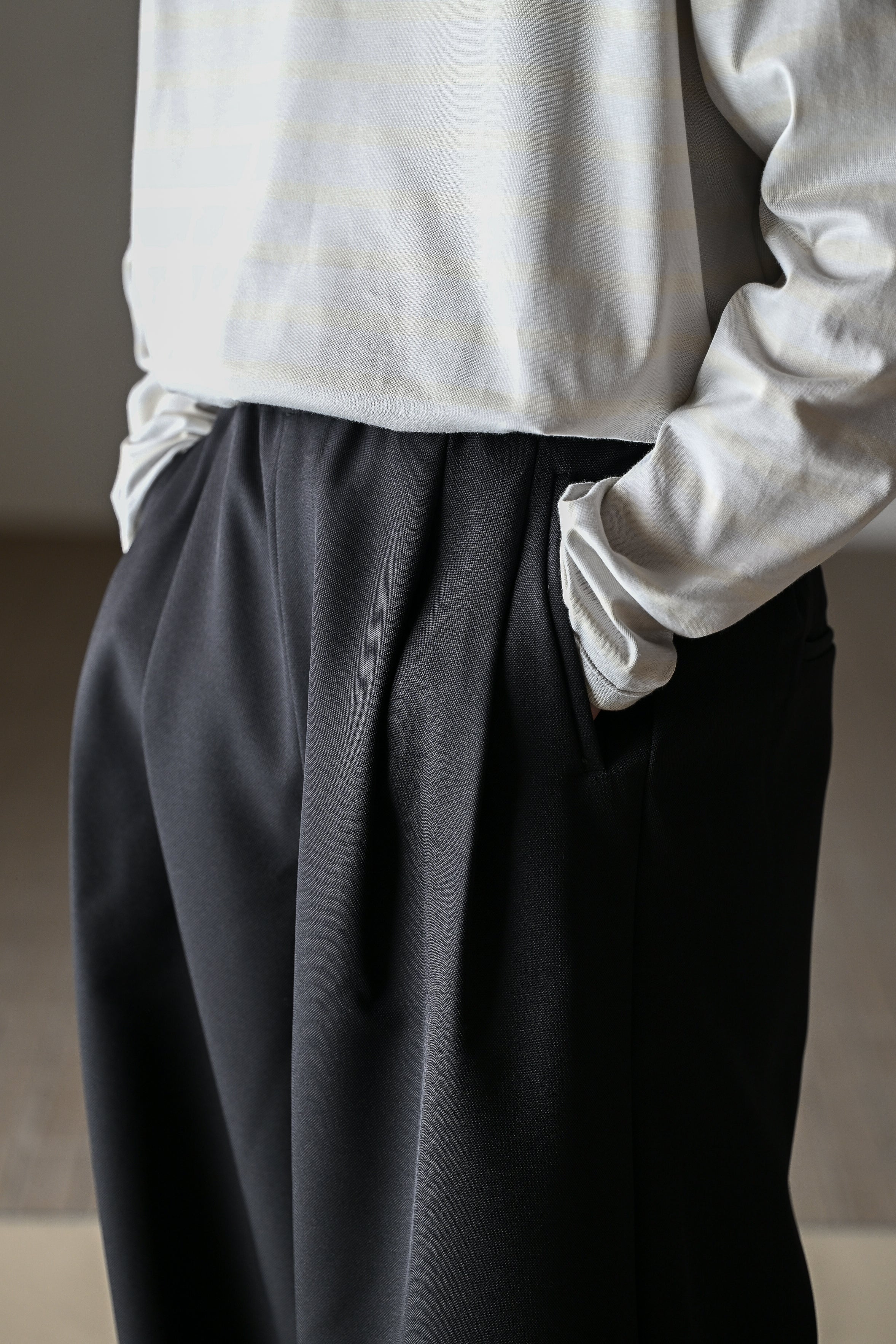Antwort / DRAPE TUCK PANTS -BLACK