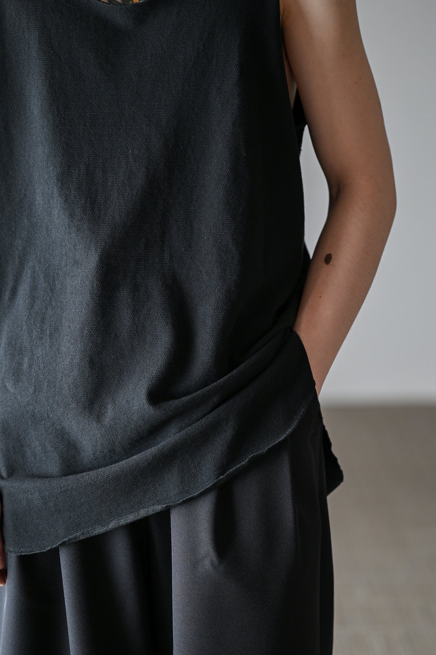 barbell object / liner top -BLACK