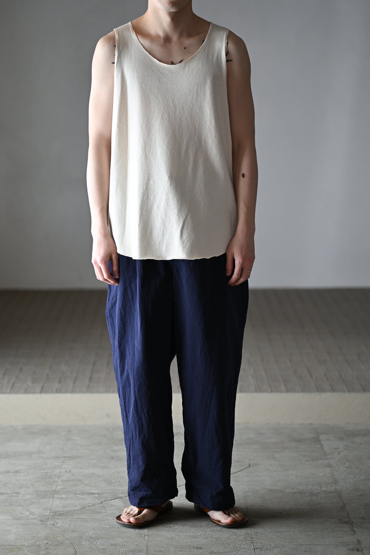 barbell object / liner top -ECRU