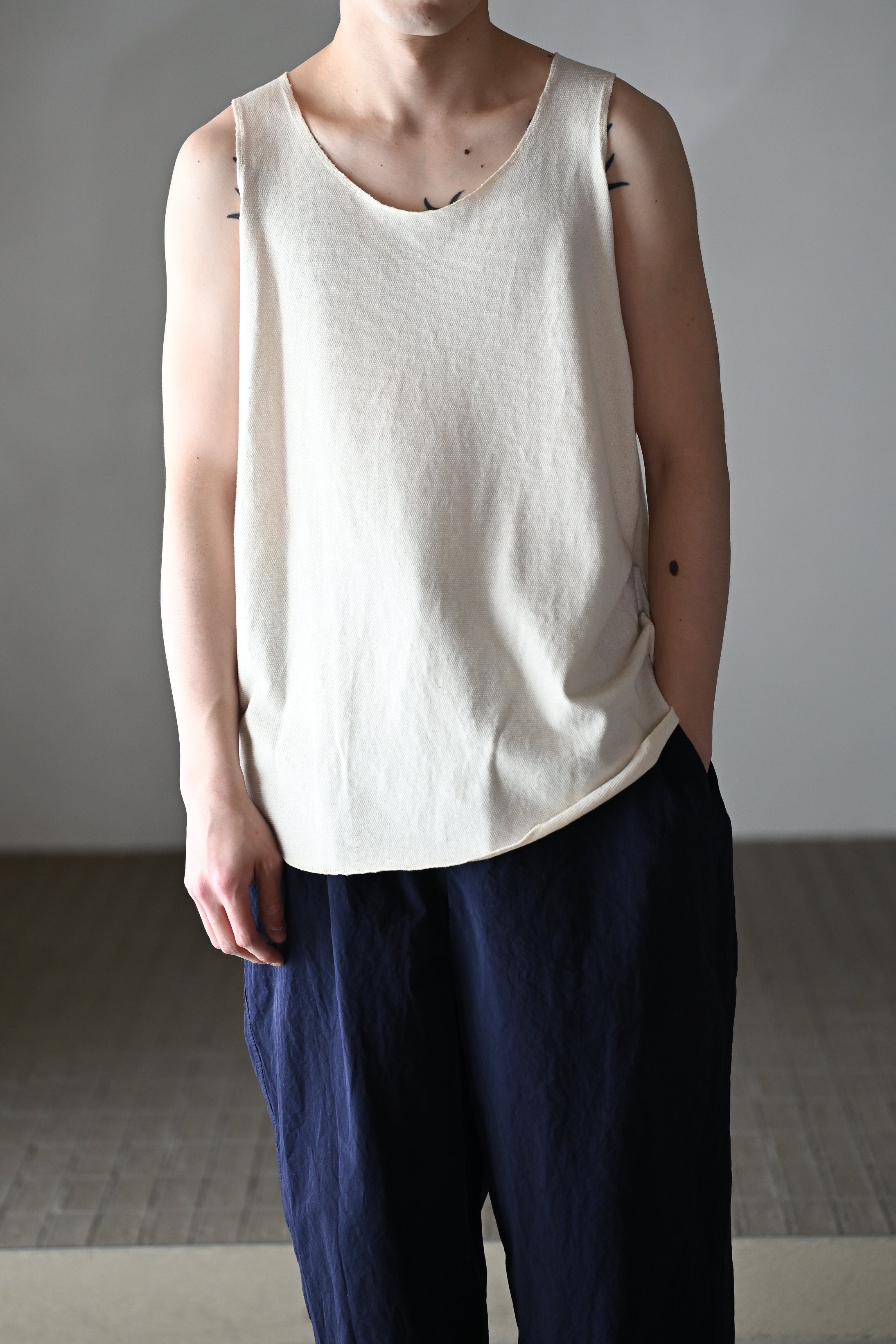 barbell object / liner top -ECRU