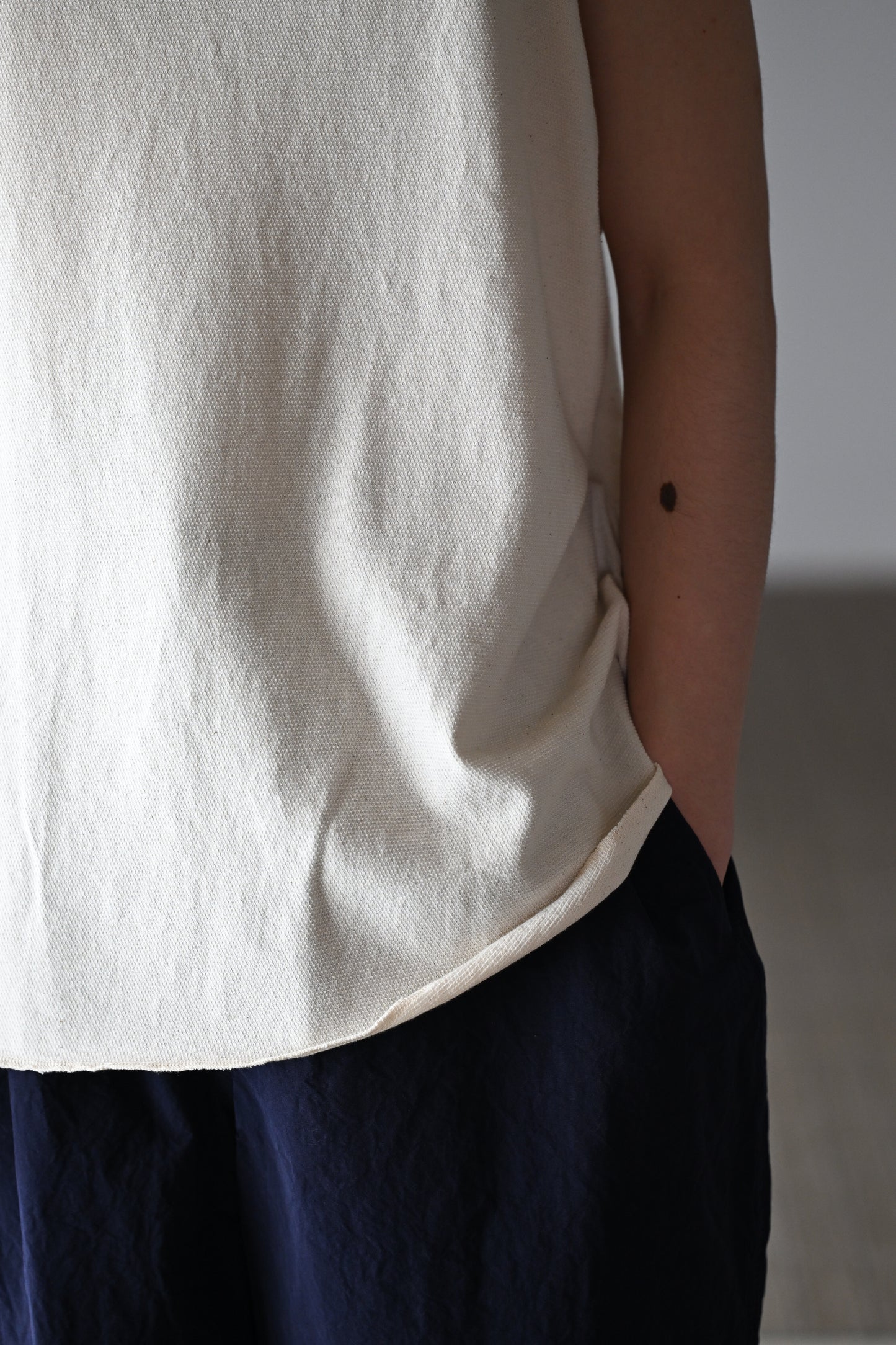 barbell object / liner top -ECRU