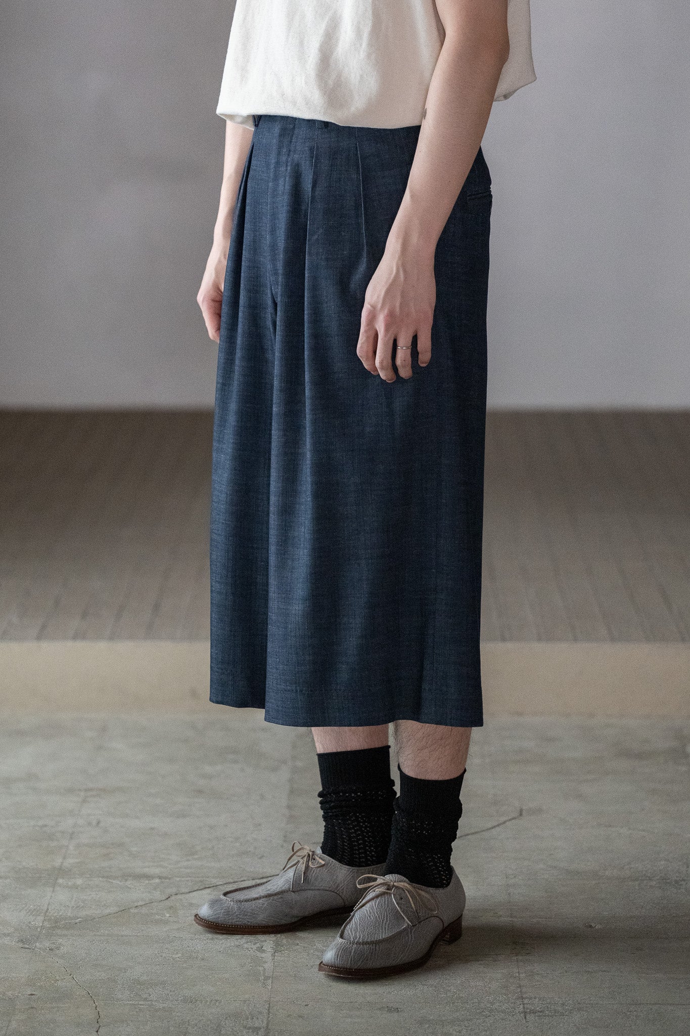 M's braque / CROPPED TUCKED BAGGY PANTS -NAVY – and father