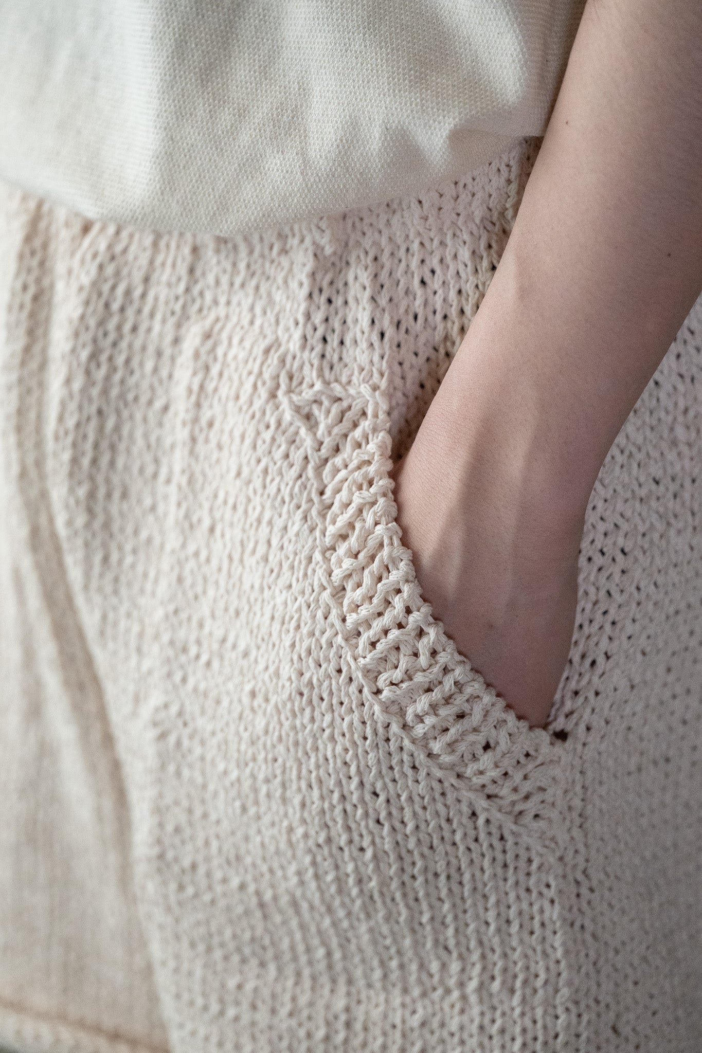 POSTELEGANT / Washi Paper Cotton Hand Knit Shorts -ECRU