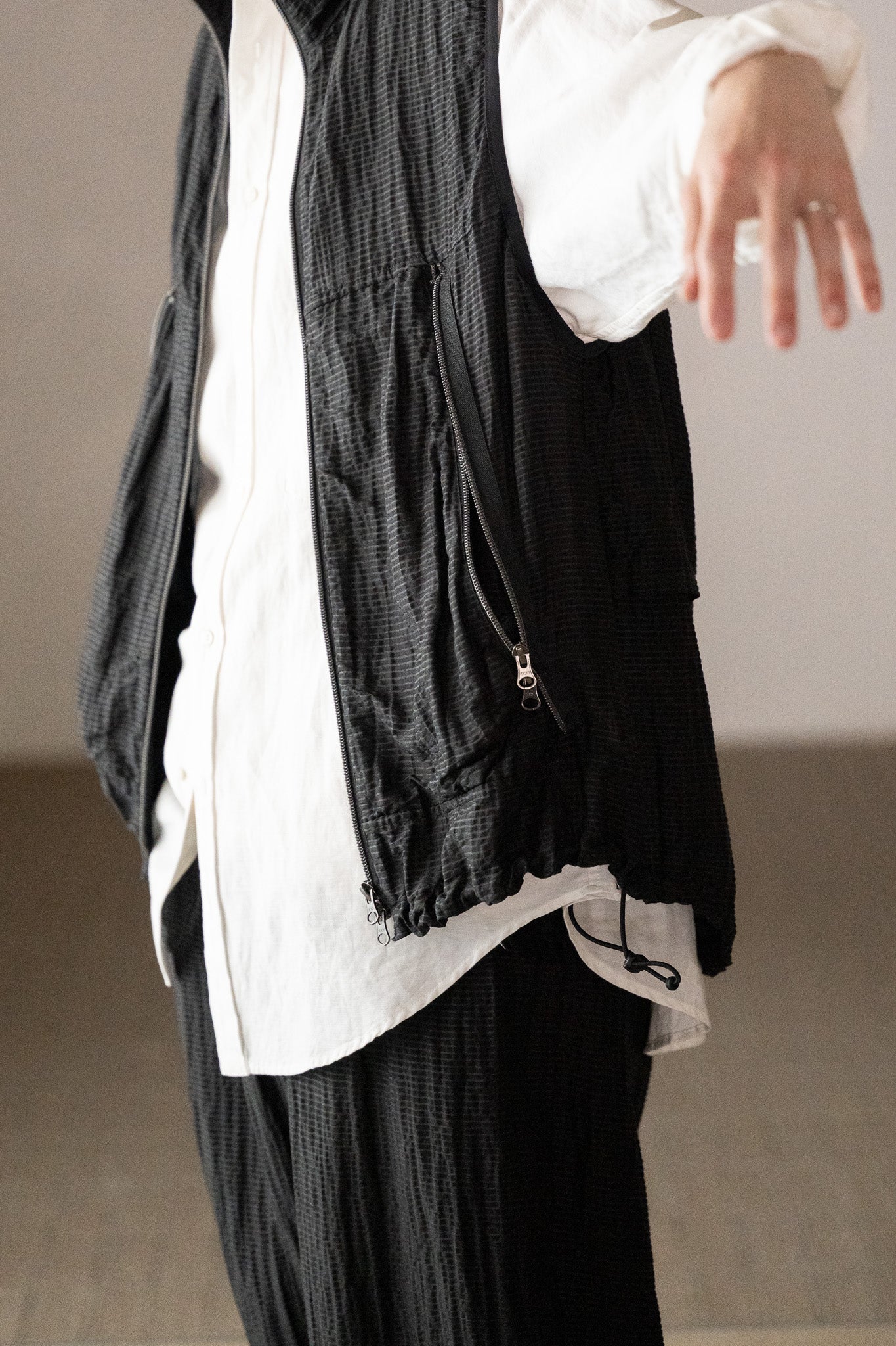 barbell object / uneven vest -BLACK – and father