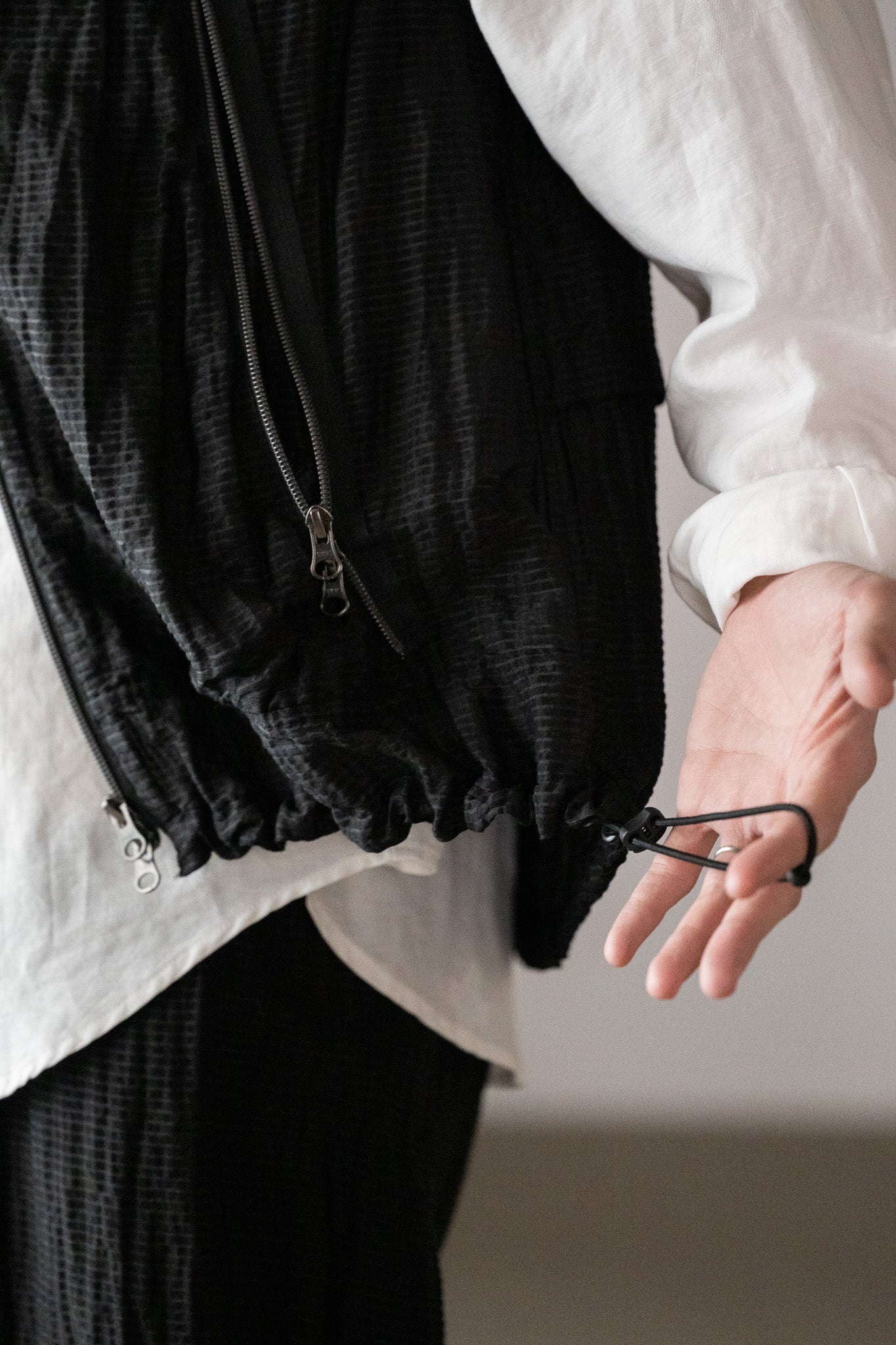 barbell object / uneven vest -BLACK – and father