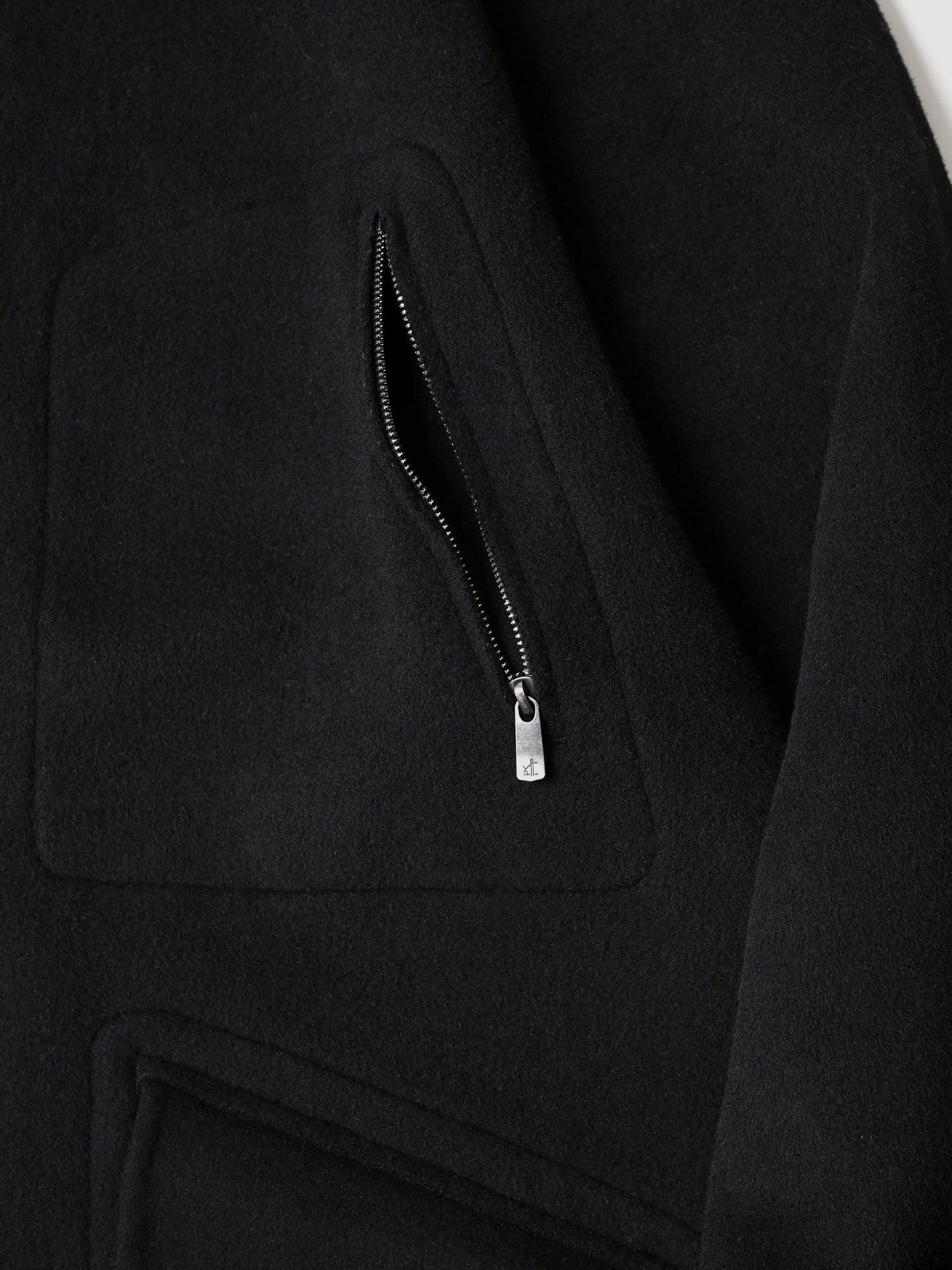 barbell object / r/w off coat -BLACK