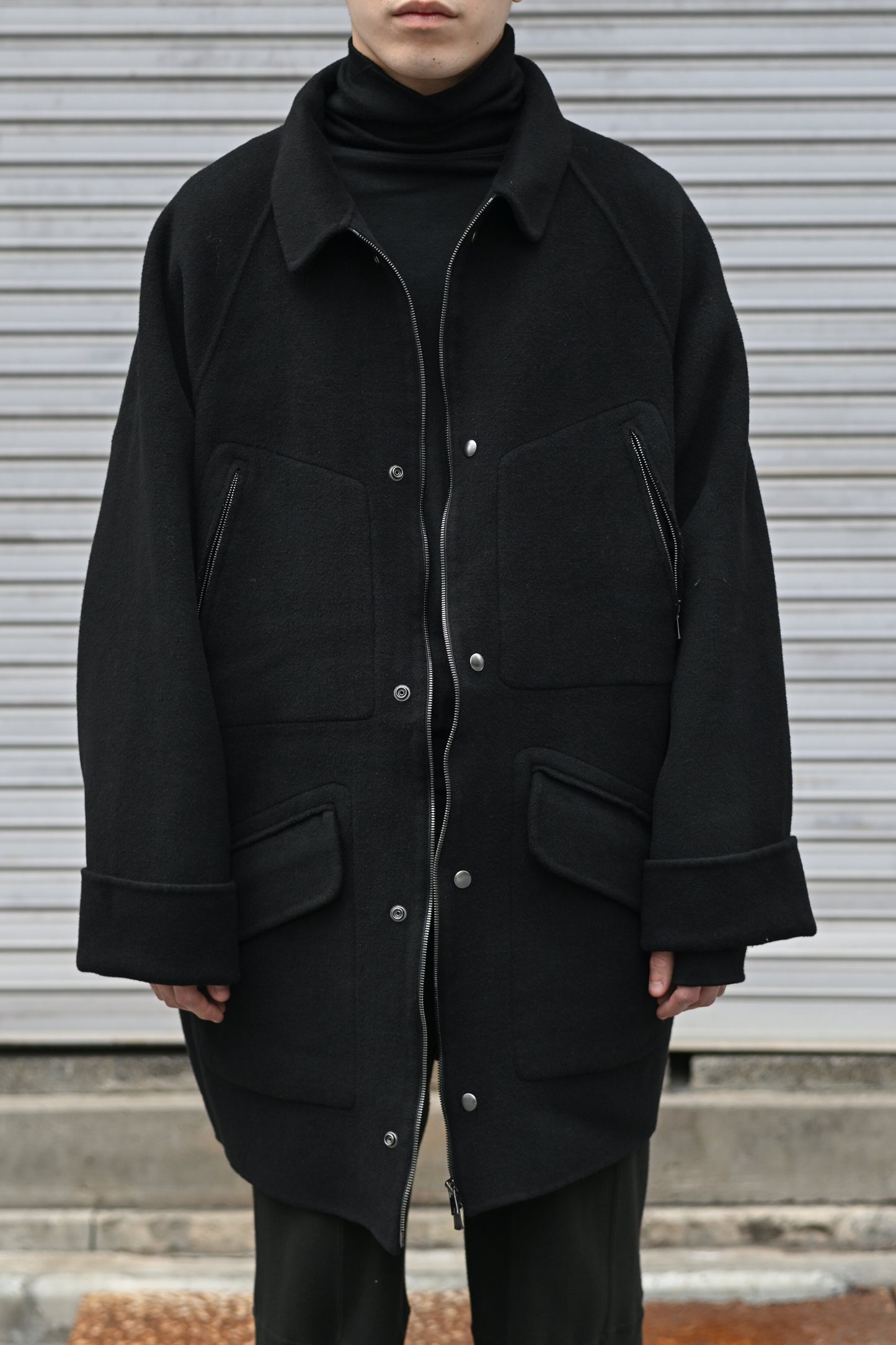 barbell object / r/w off coat -BLACK