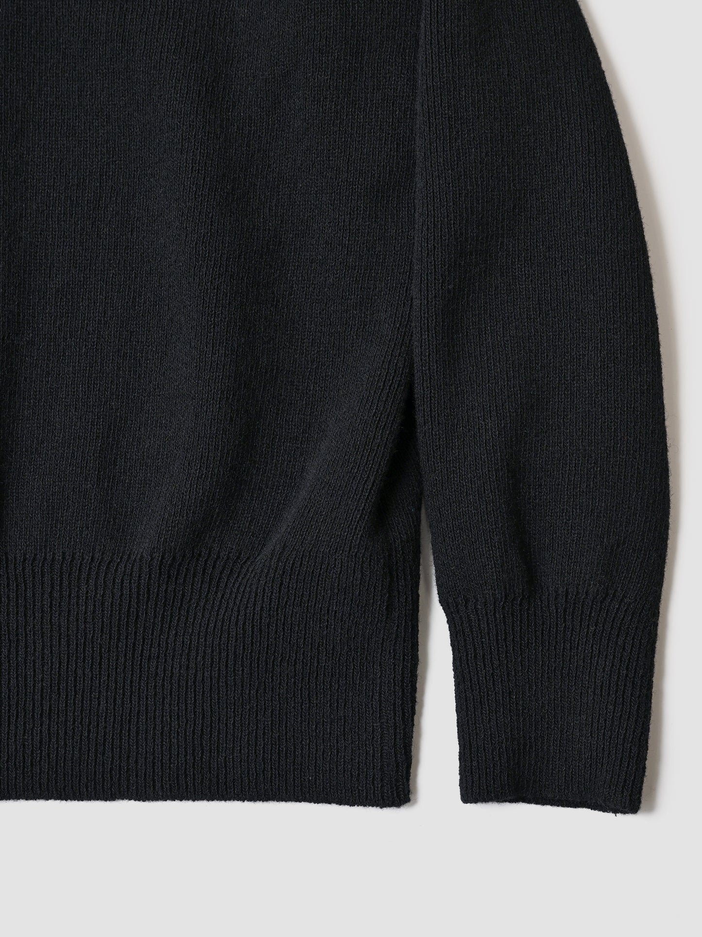 Slopeslow / cross V neck sweater -BLACK