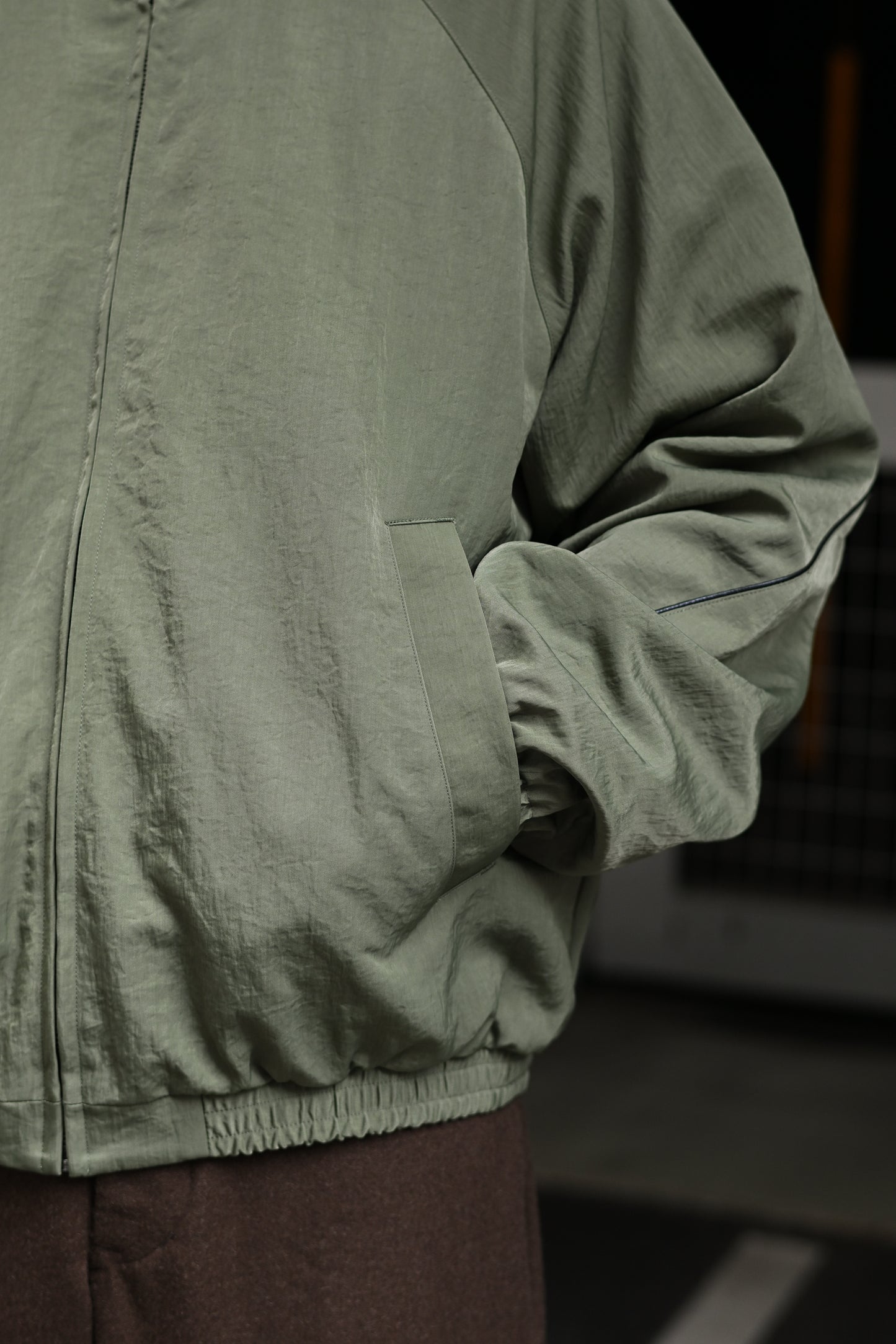Antwort / LEATHER PIPED BOMBER JACKET -GREEN